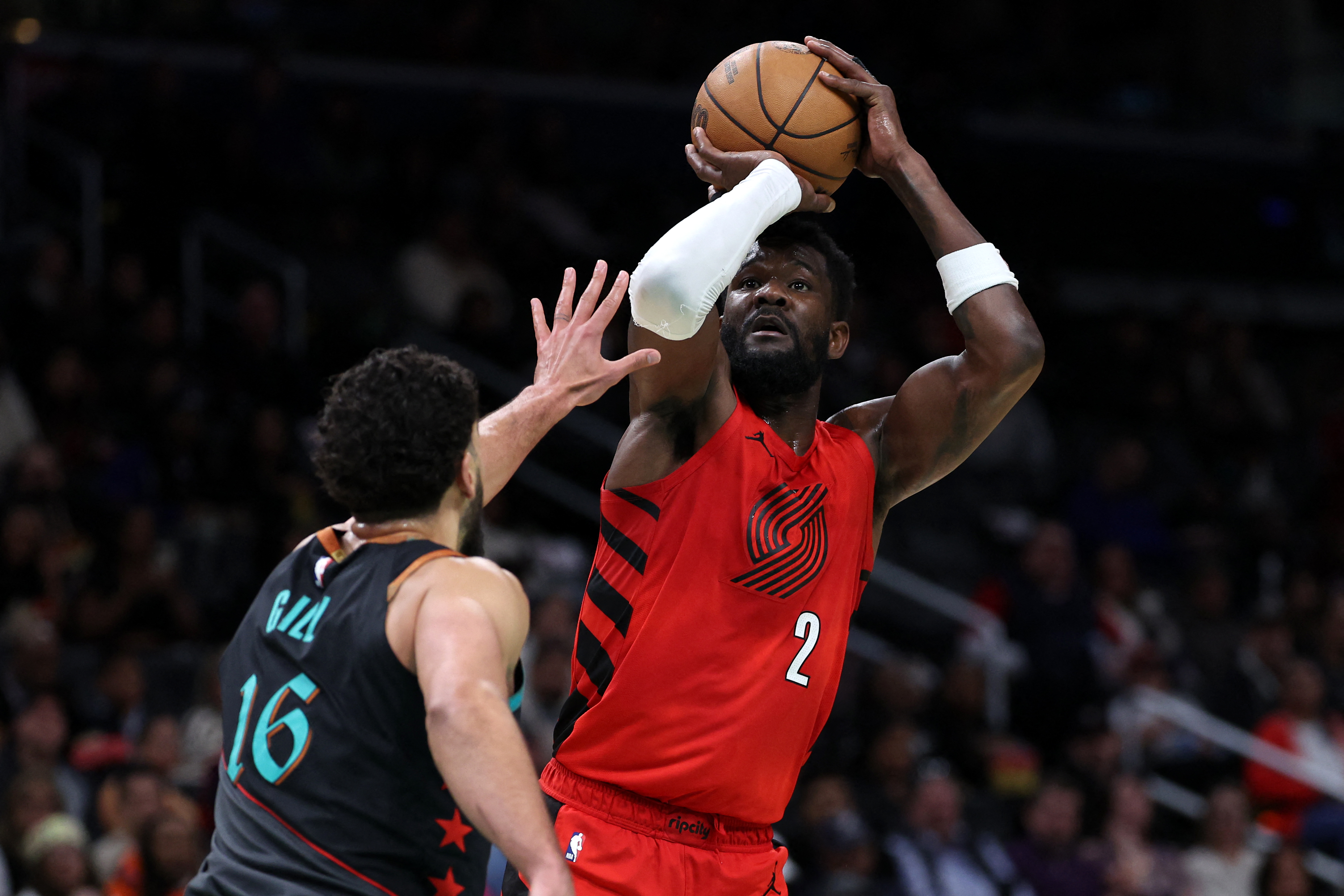 拓荒者已經和內線長人艾頓(Deandre Ayton)達成買斷協議。法新社