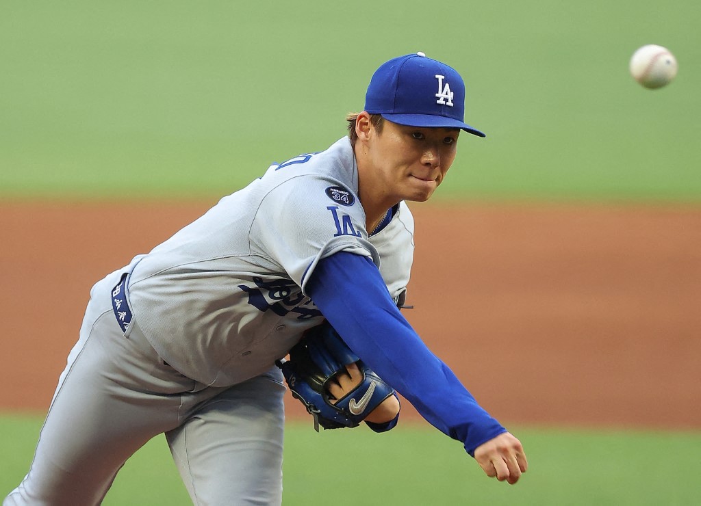 山本由伸終奪6月份首場勝投。法新社