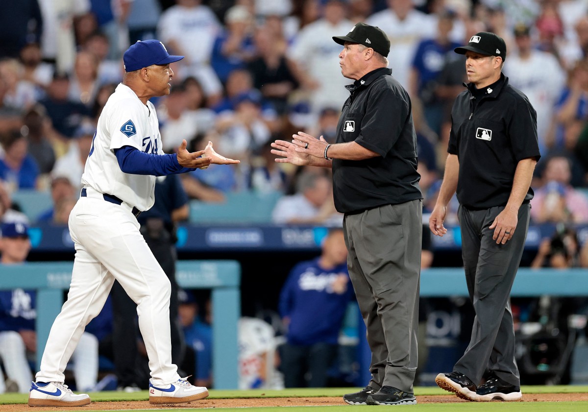 大谷翔平今在3局下半被聖地牙哥教士投手瓦斯奎茲(Randy Vasquez)的觸身球,道奇總教練羅伯茲(Dave Roberts)表達不滿。法新社