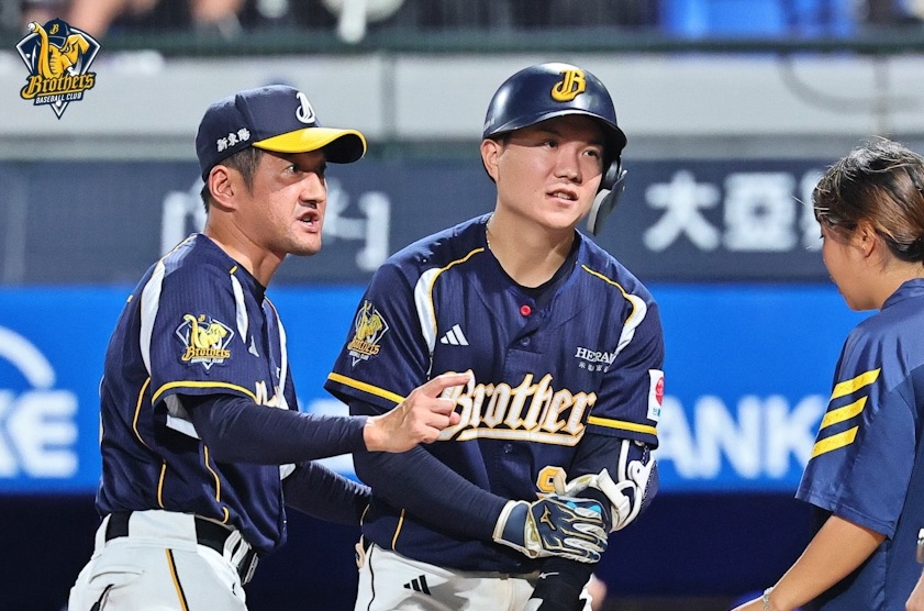 江坤宇被打中,平野惠一擔心。中信兄弟提供