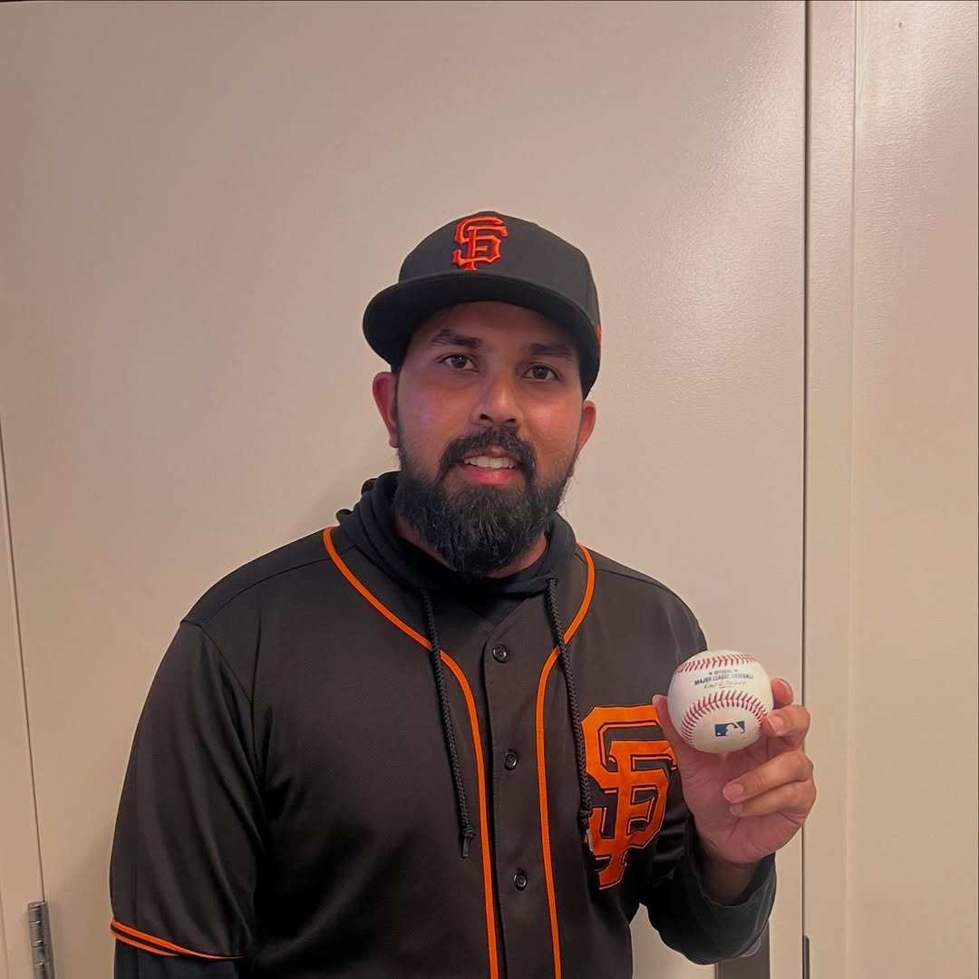 洛杉磯道奇球星大谷翔平先前敲出第250轟，被一名舊金山巨人球迷沙哈（Ankit Shah）撿走。摘自沙哈IG