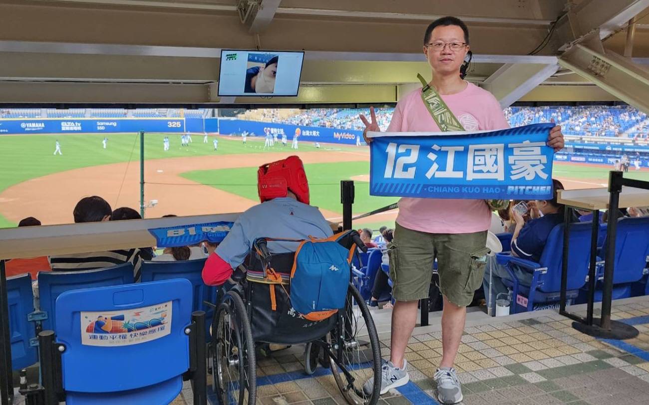 結合富邦人壽贊助新莊棒球場無障礙升級成果，以全新的輪椅席及陪伴席設計讓使用輪椅的學員與陪伴者有更佳的體驗。官方提供
