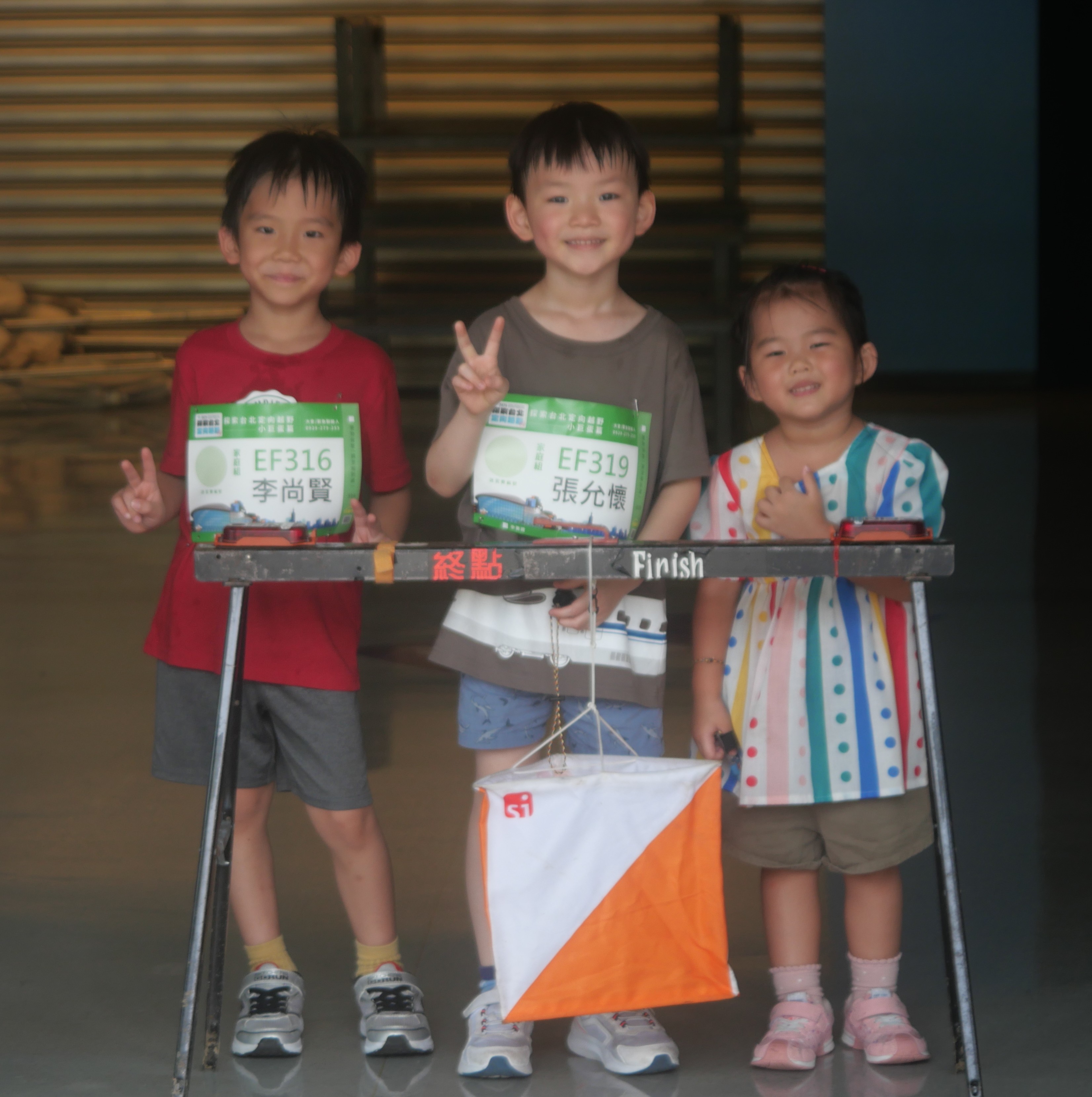 小巨蛋內吹冷氣比賽不少小小選手超開心。中華民國定向越野協會提供
