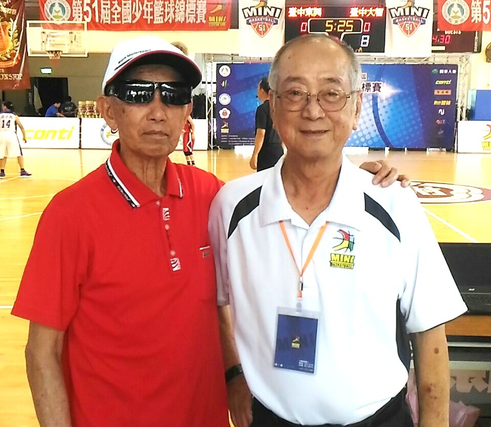 羅毓彪（左）和陳勝稔。籃球名人堂提供