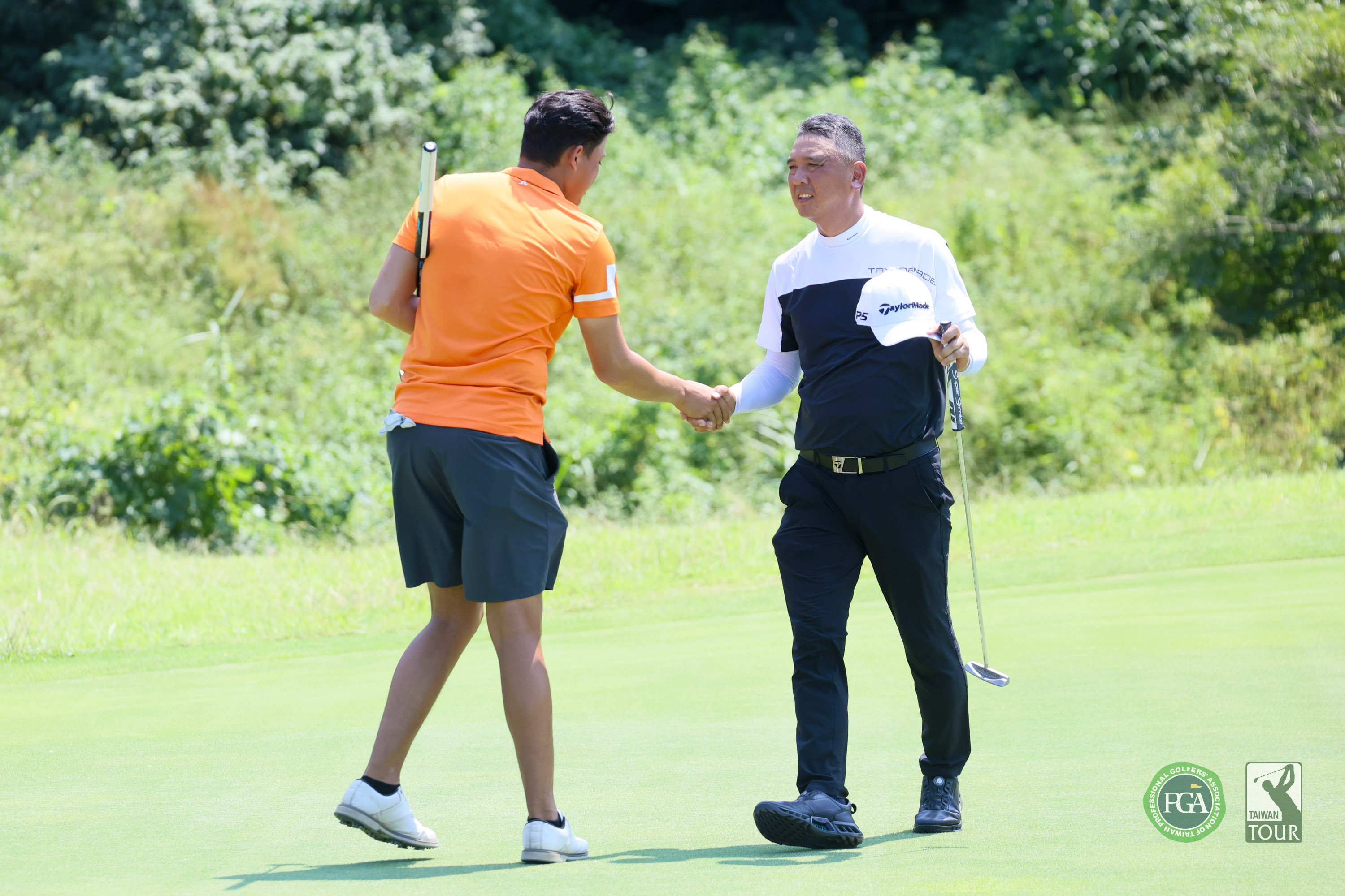 沙比亞特馬克(左)和呂偉智都以低於標準桿15桿暫並列第一。Tpga／林聖凱攝影