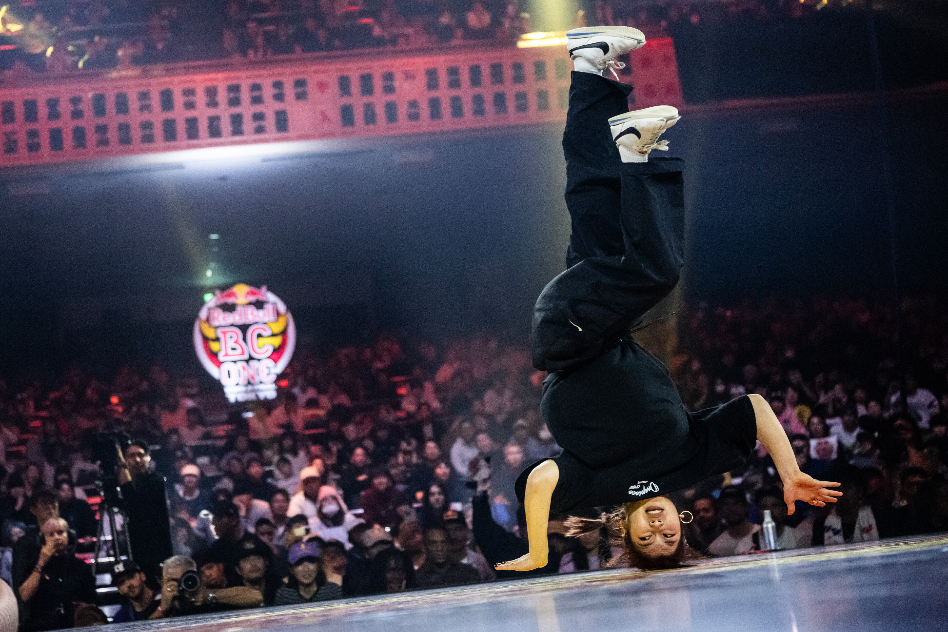 B-Girl Riko展現絕佳的樂感流暢性和精準度，在每一回合都發揮出色。Red Bull提供