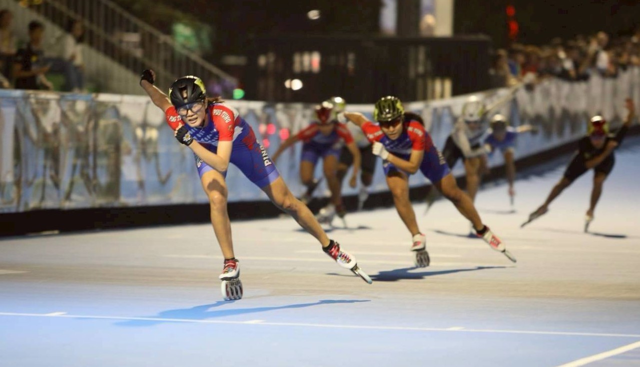 屏東林欣妤、李芸錚包辦1000公尺爭先賽大專社會女生組前二。中華民國滑輪溜冰協會提供