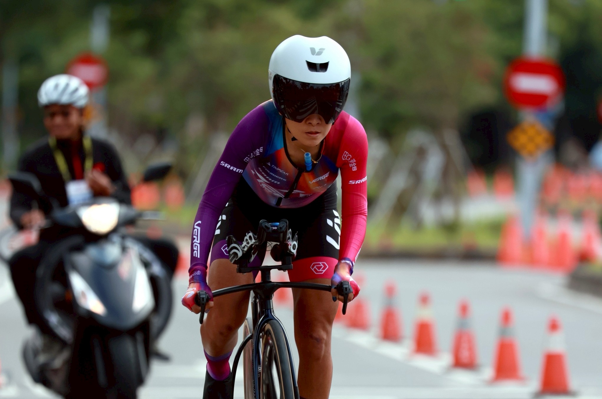 38歲兩個小孩媽媽車手曾可妡奪下全錦賽個人計時女子菁英組冠軍。郭運復攝