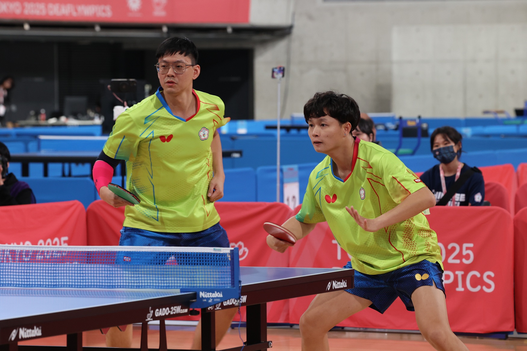 楊榮宗(右)王顗翔(左)聯手搭檔奮戰於四強戰中以2比4止步拿下銅牌。運動部提供