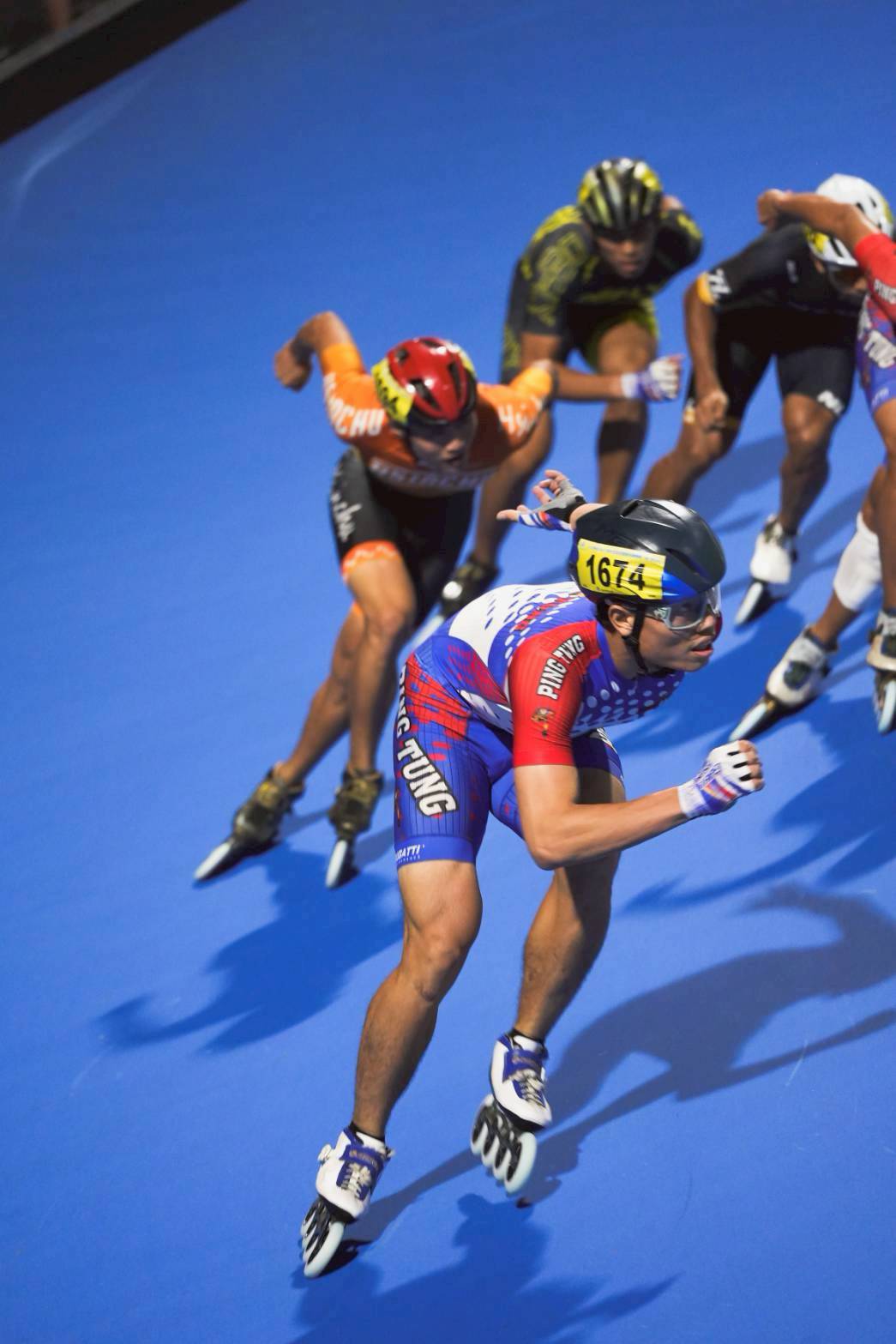 蔡承軒（前）擁有184公分修長身高。中華民國滑輪溜冰協會提供