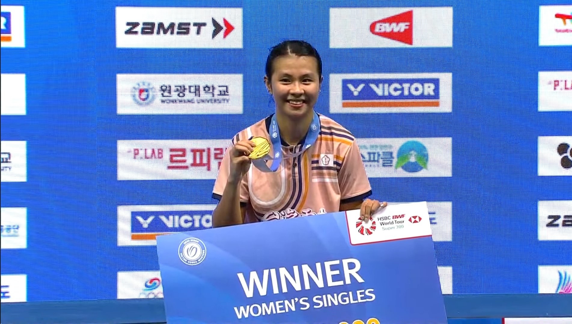 邱品蒨南韓首嚐超級300賽后冠。擠自官方推特