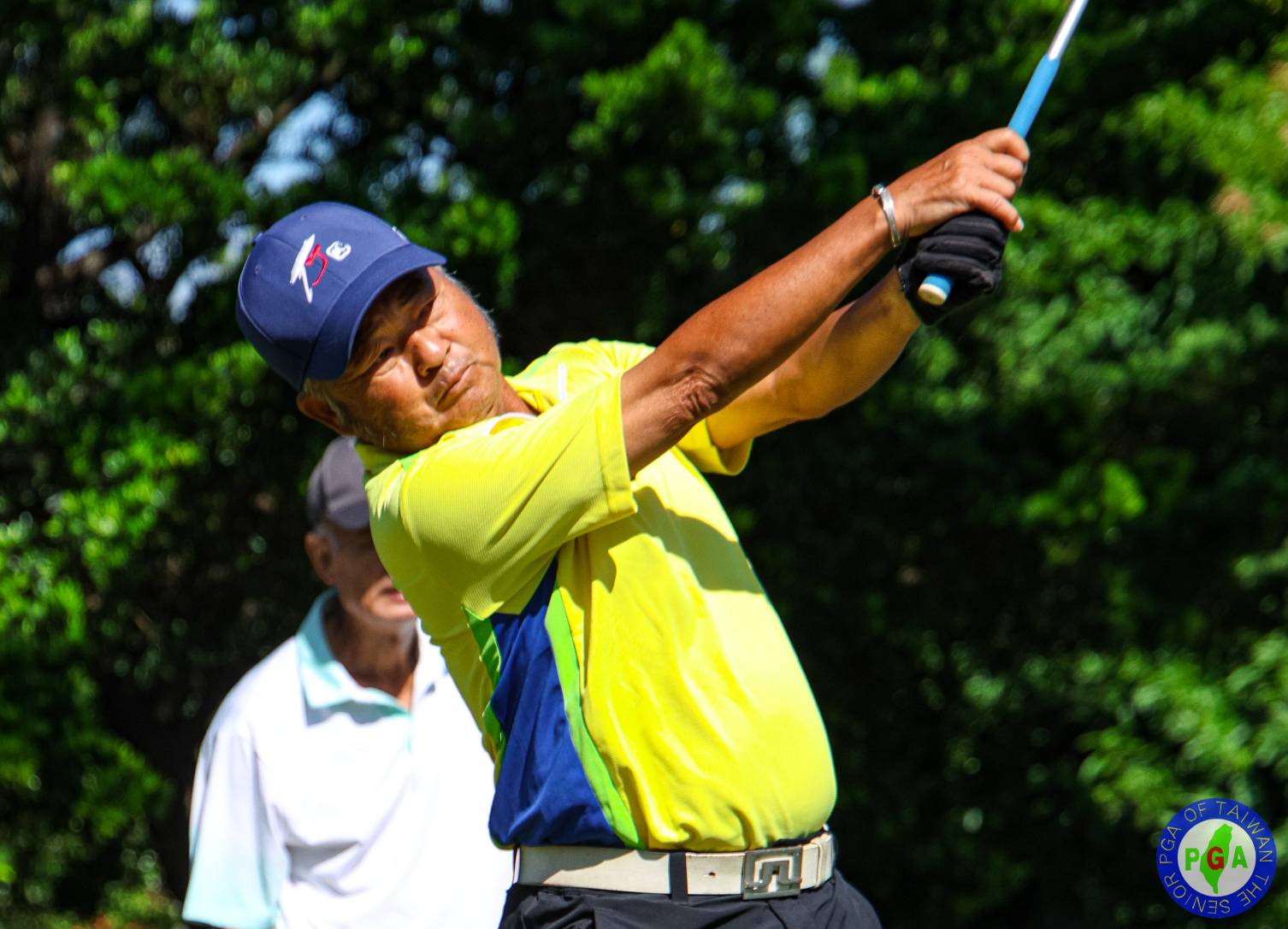 黃世和與鍾春興並列排頭。大會提供