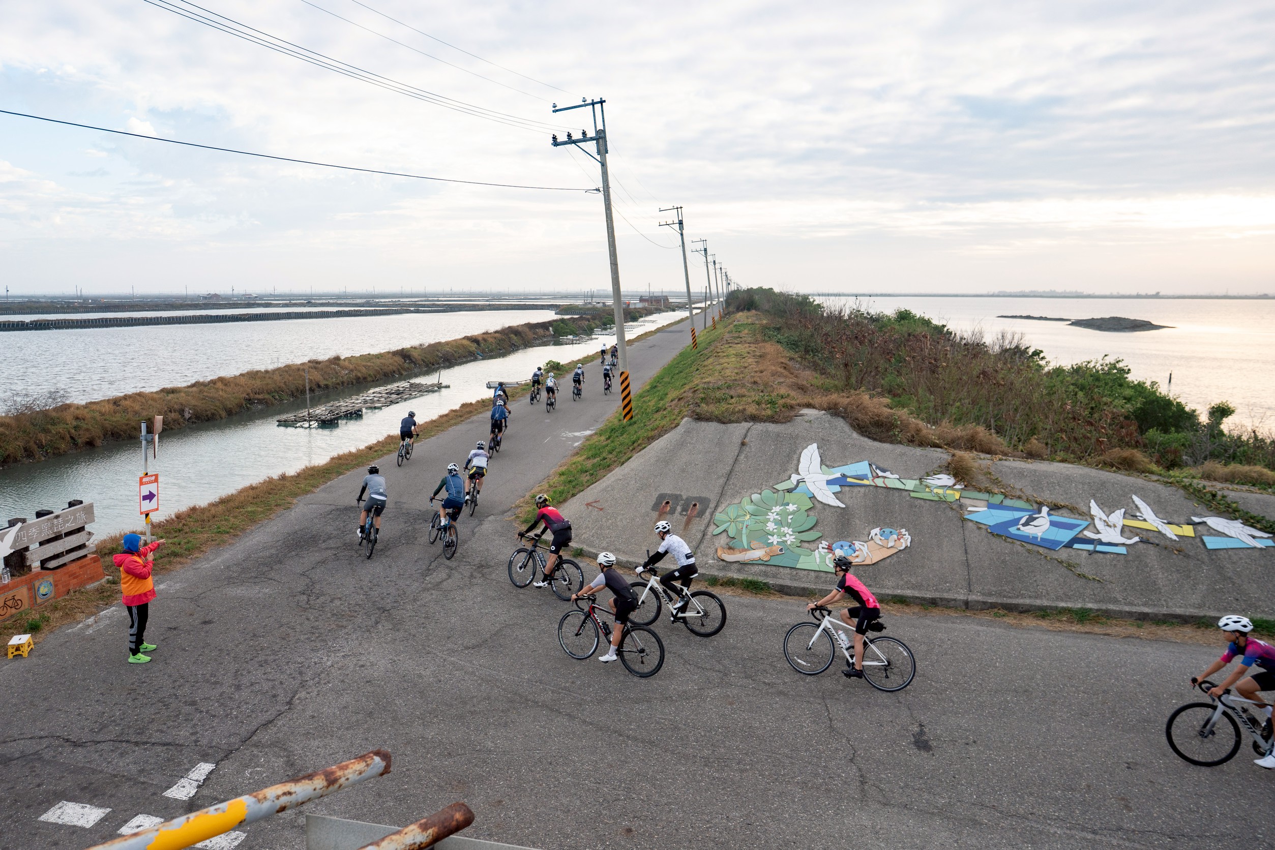 百K新路段也行經黑面琵鷺保護區上千車友用單車感受台南美景。輪動台灣提供