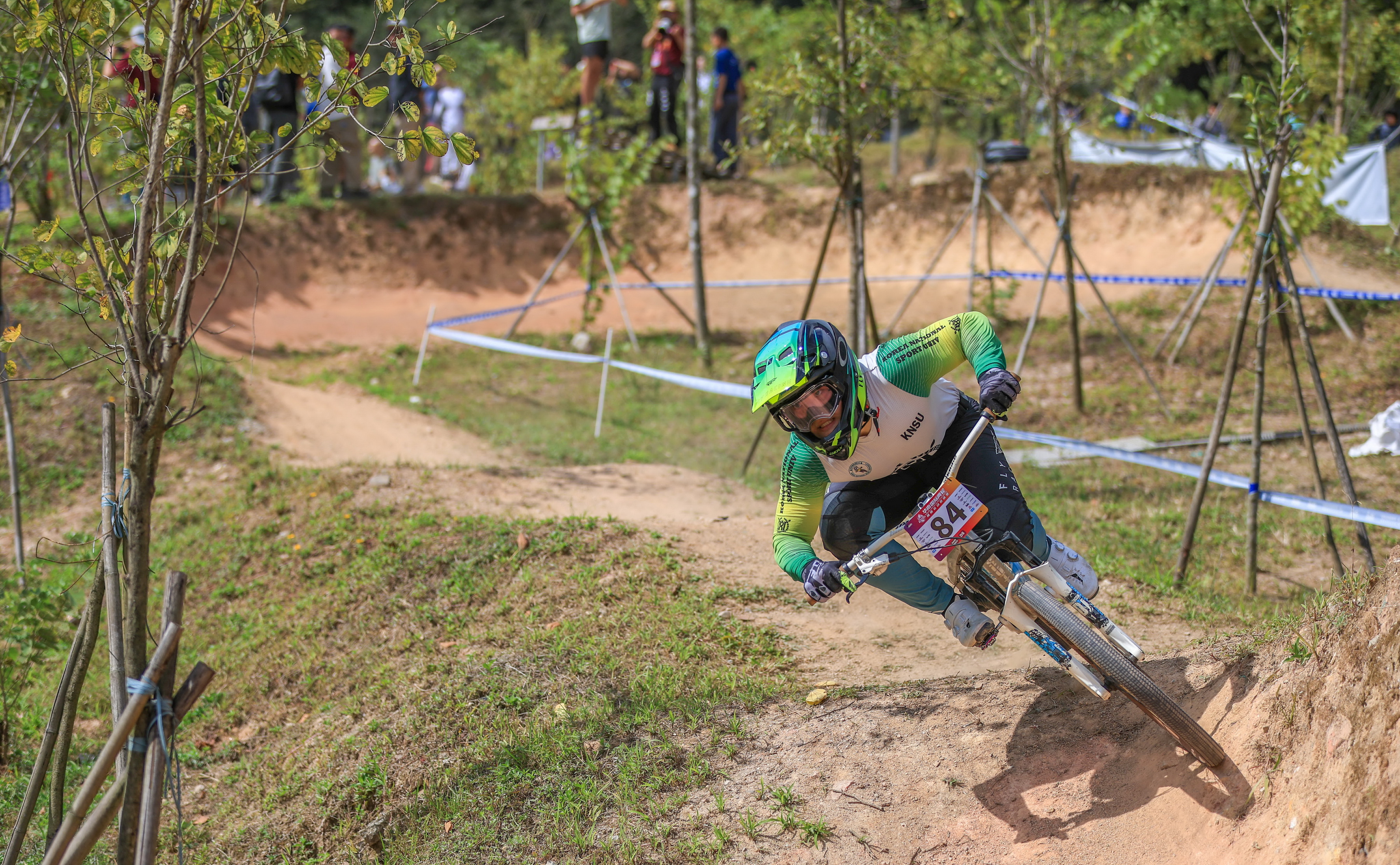 「SYB 2X DS雙人競速賽」男子公開組則是由來自韓國BMX國家隊的Juho Hong,在最終決賽險勝了來自台灣的江勝山。圓創提供