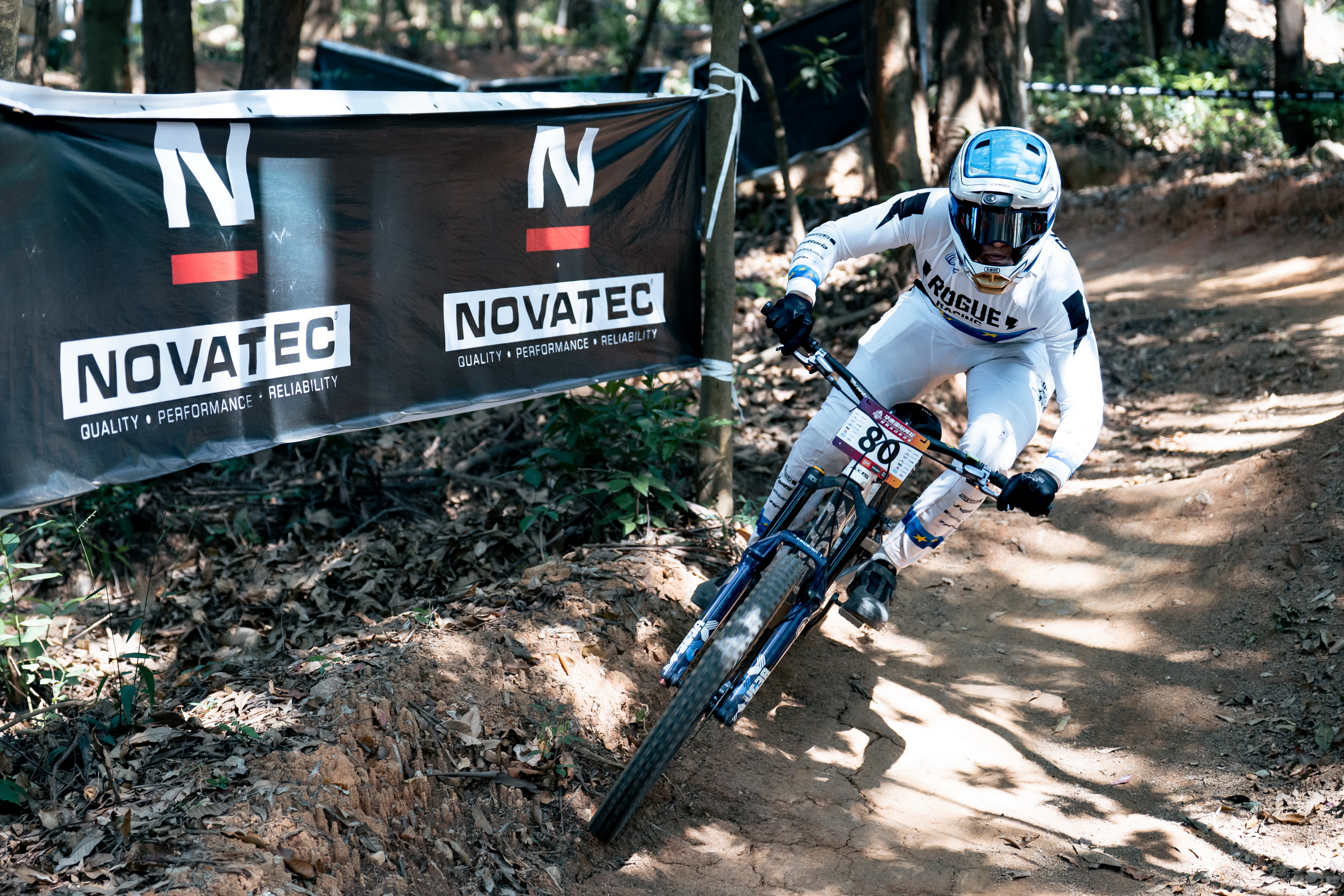 「NOVATEC Enduro 耐力越野賽」歐錦賽速降冠軍Simon Chapelet以0.7秒之差屈居亞軍。圓創提供