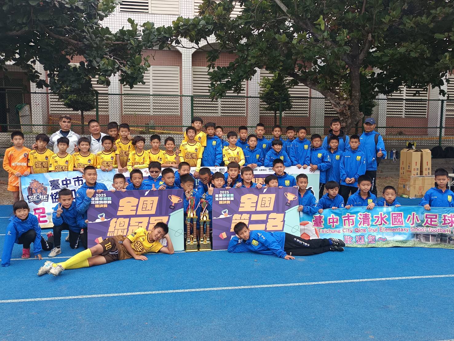 同樣來自台中的協和、清水賽後一同合照。詹健全攝