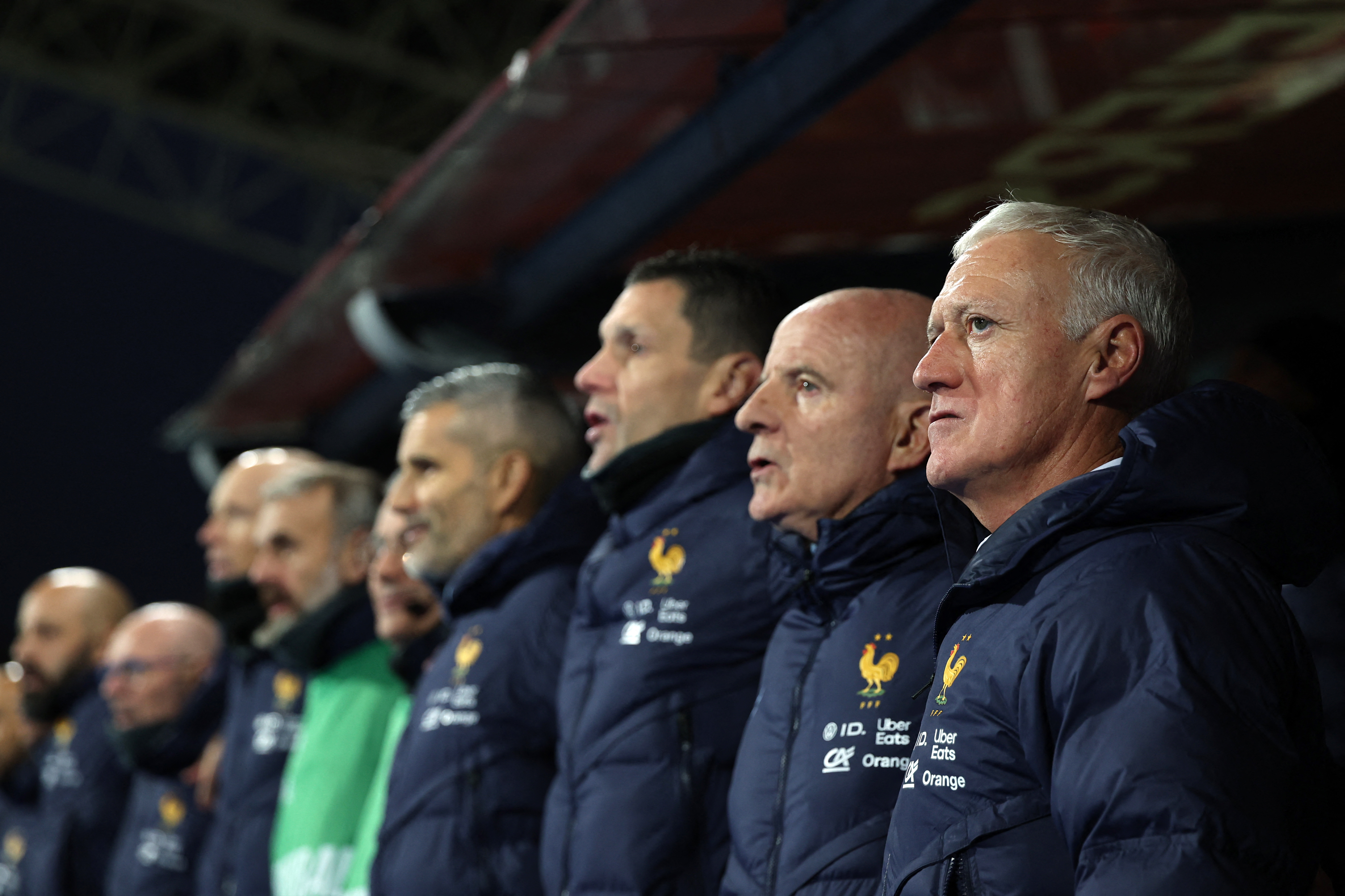 法國男足總教練德尚（Didier Deschamps，右１）是十年前恐攻的球員。法新社