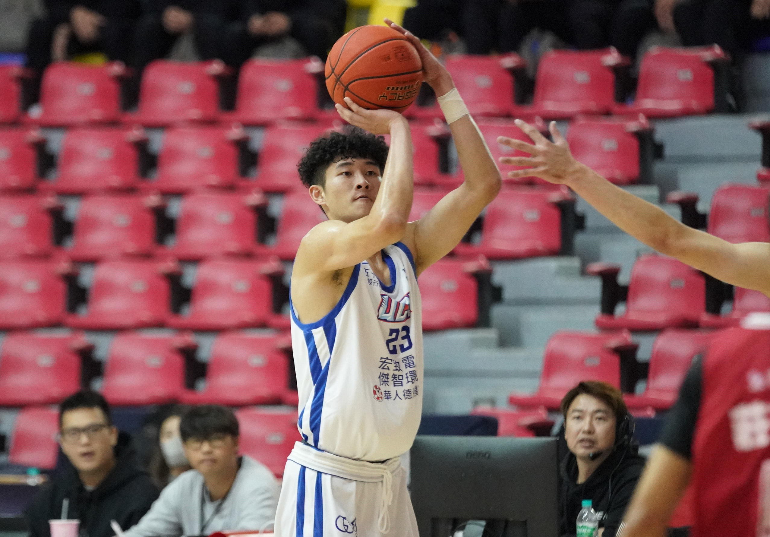 健行科大陳威宇用8記外線攻下全隊最高24分,另有4抄截。大專體總提供