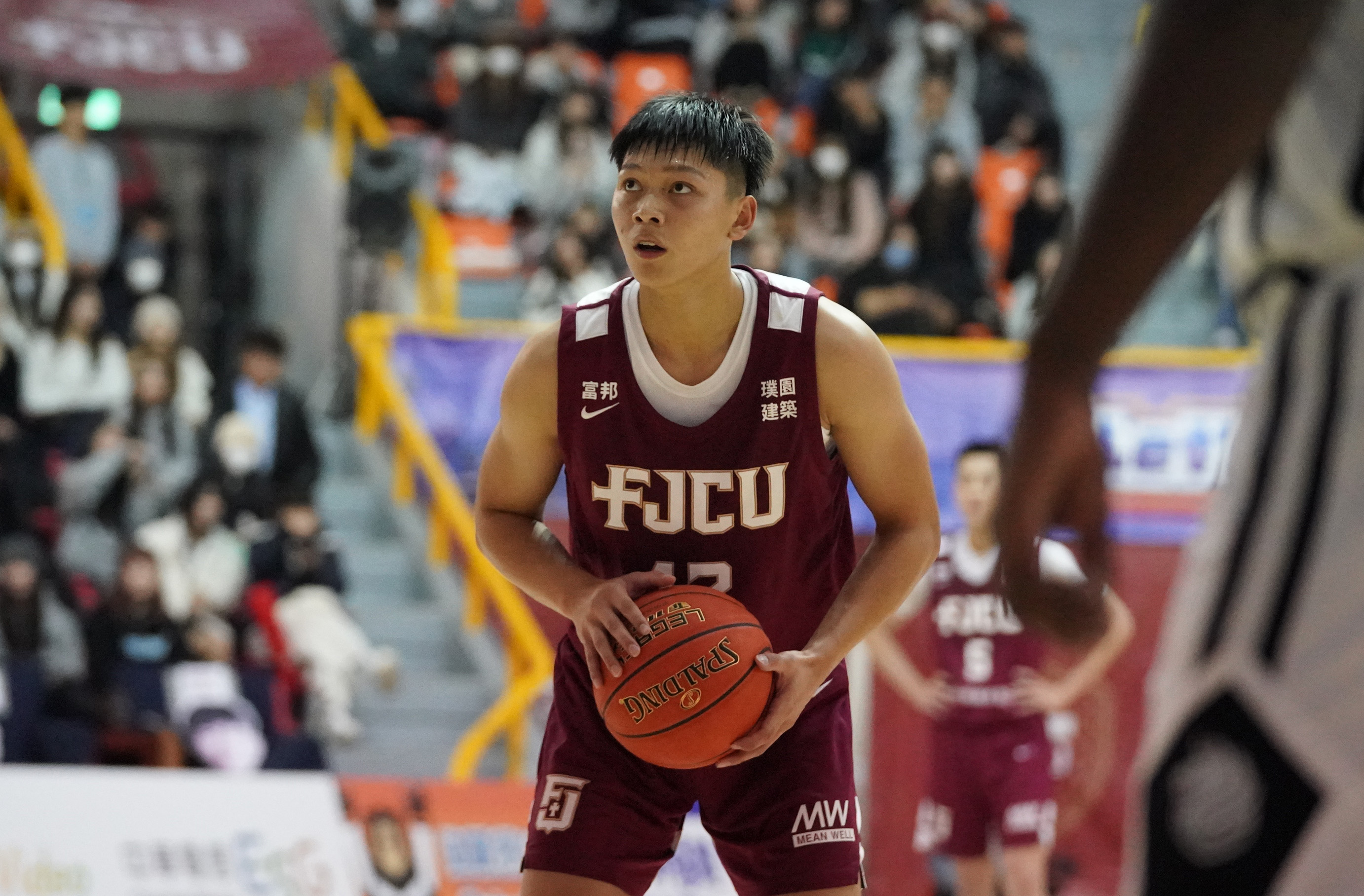 輔仁大學李盛新拿下全隊最高17分5籃板。大專體總提供