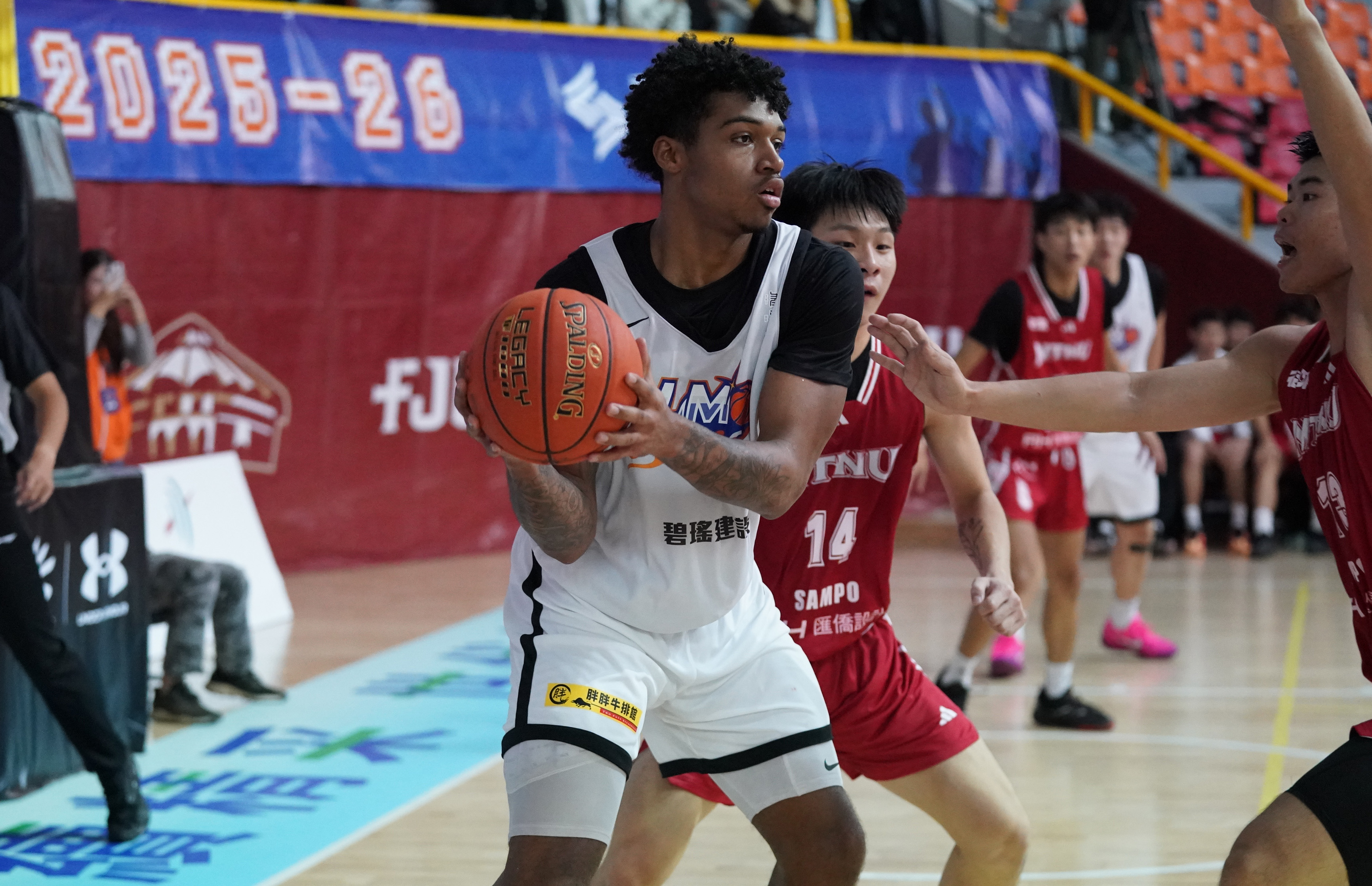 黎明學院泰力拿下全場最高分27分外加23籃板的雙20表現。大專體總提供