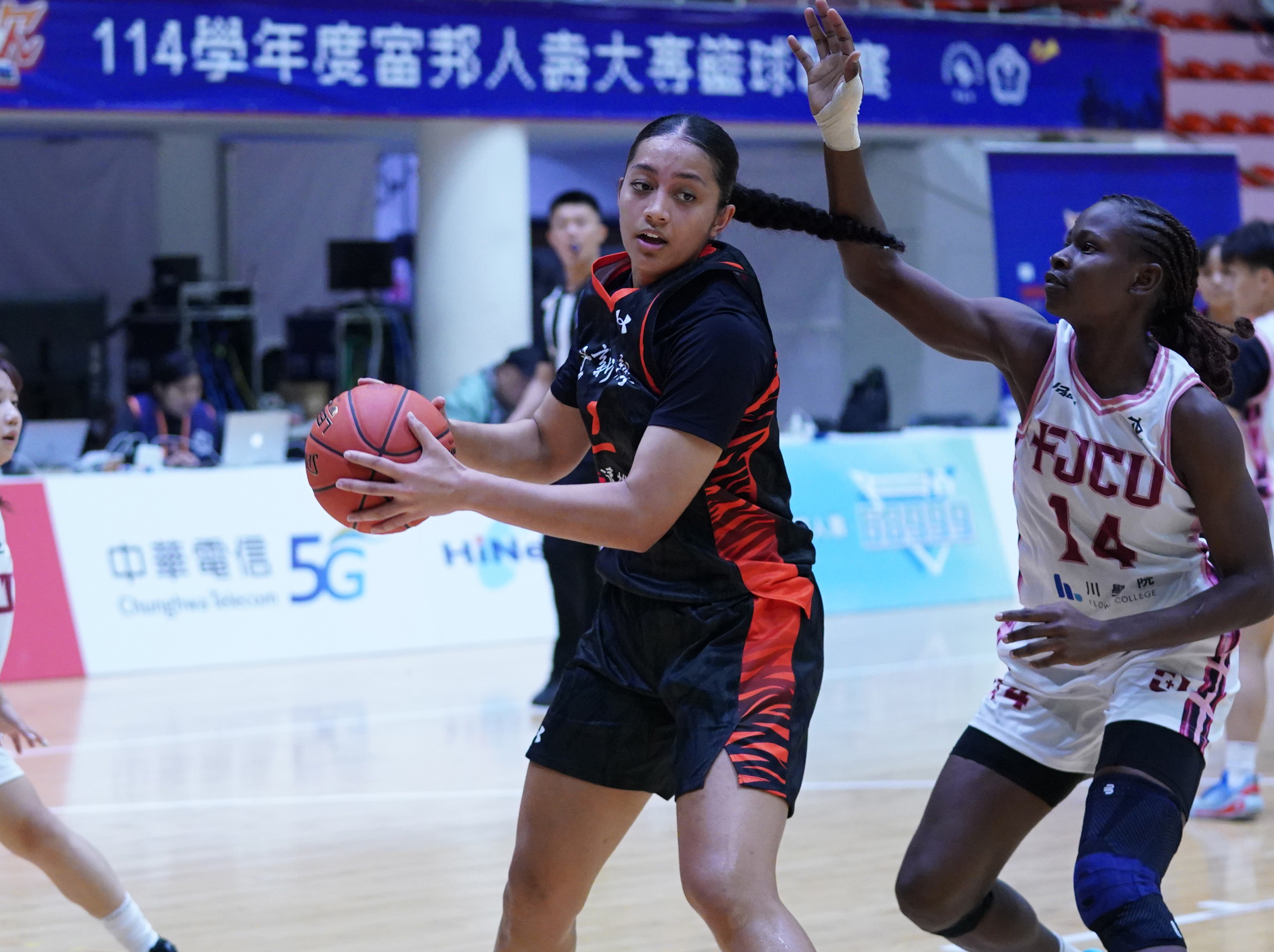 世新大學圖塔妮9分6籃板。大專體總提供