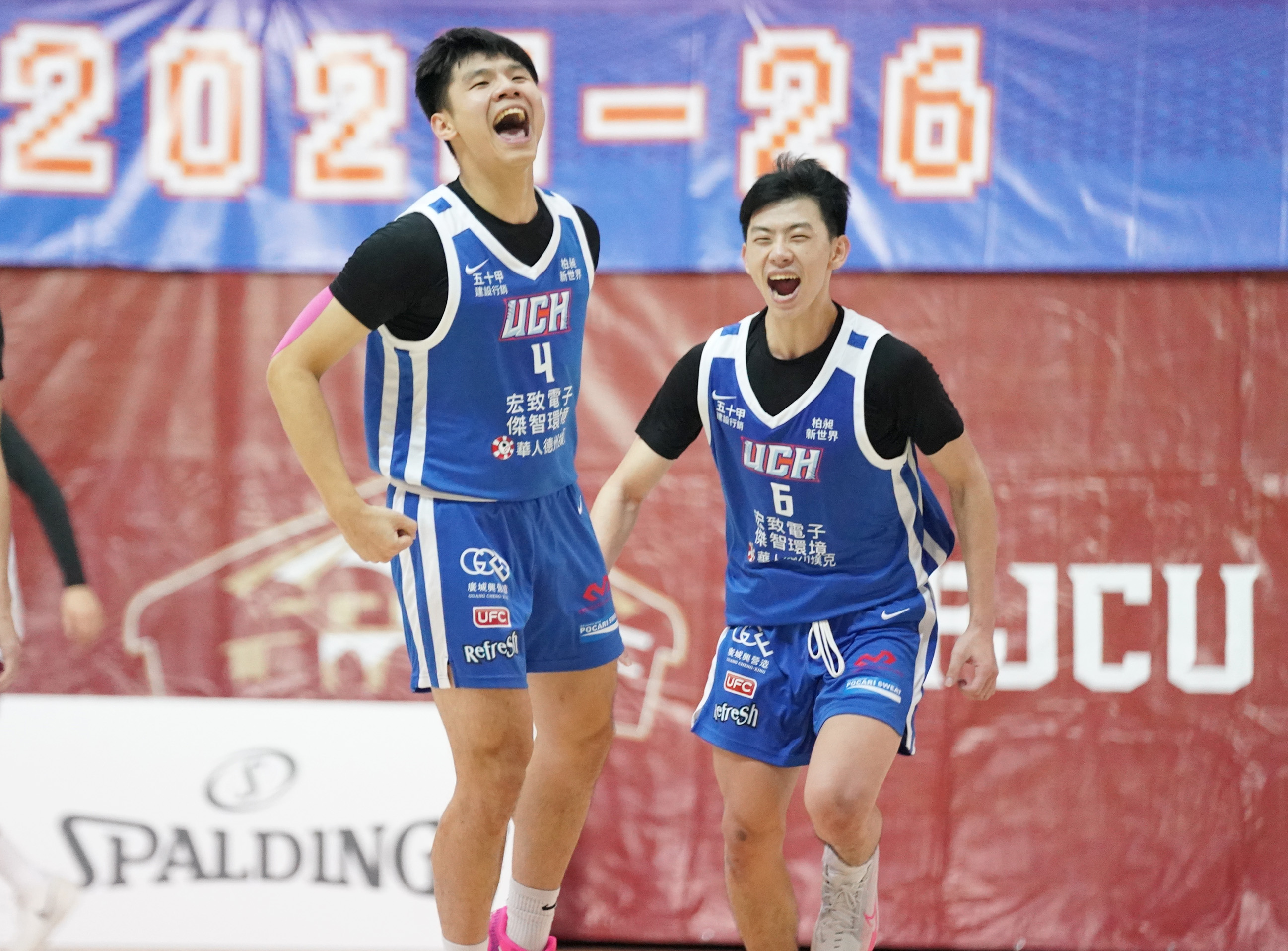 健行科大王鼎鈞（左）及周宏綸（右）雙衛合力砍下45分。大專體總提供