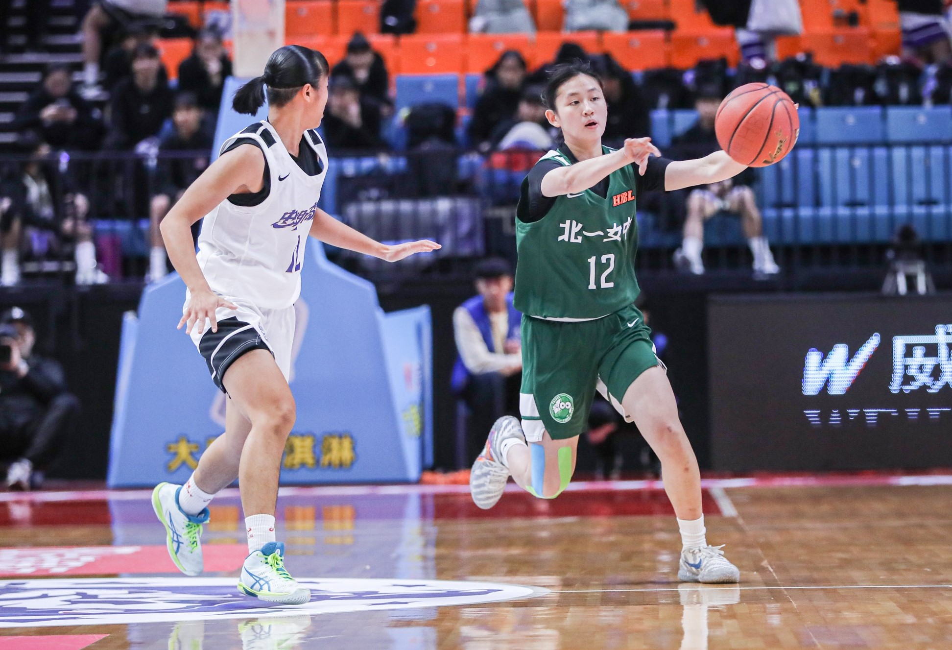 丠 一章宸語三分球5 投中3拿15分13籃板雙十。高中體總提供