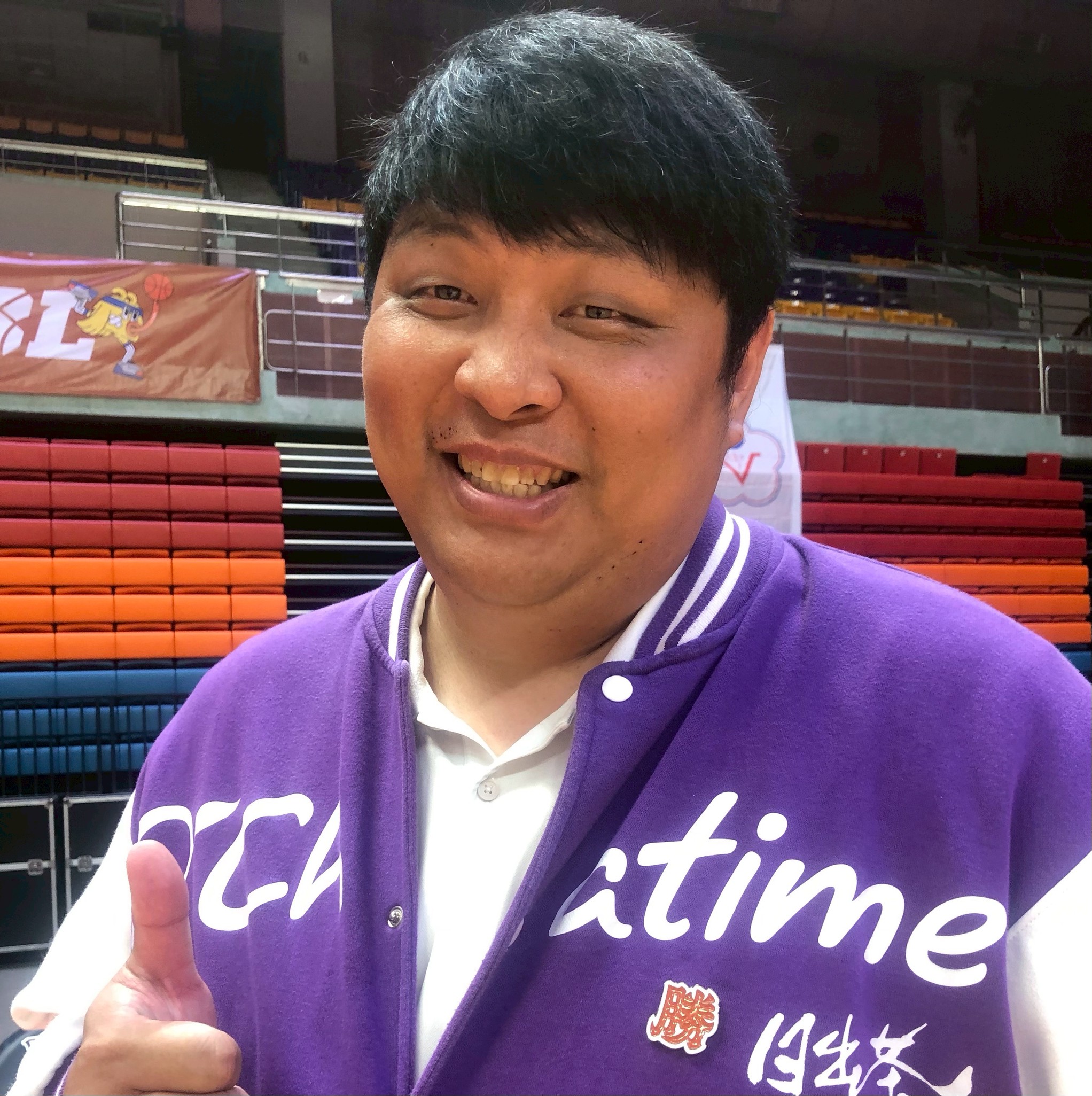 光復首勝杰總爆5歲兒愛籃球愛老爸送勝貼布。高中體總提供