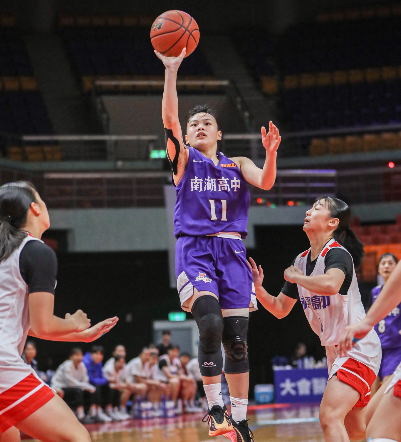 南湖主控王以蓁得15分11籃板開季首雙十。高中體總提供