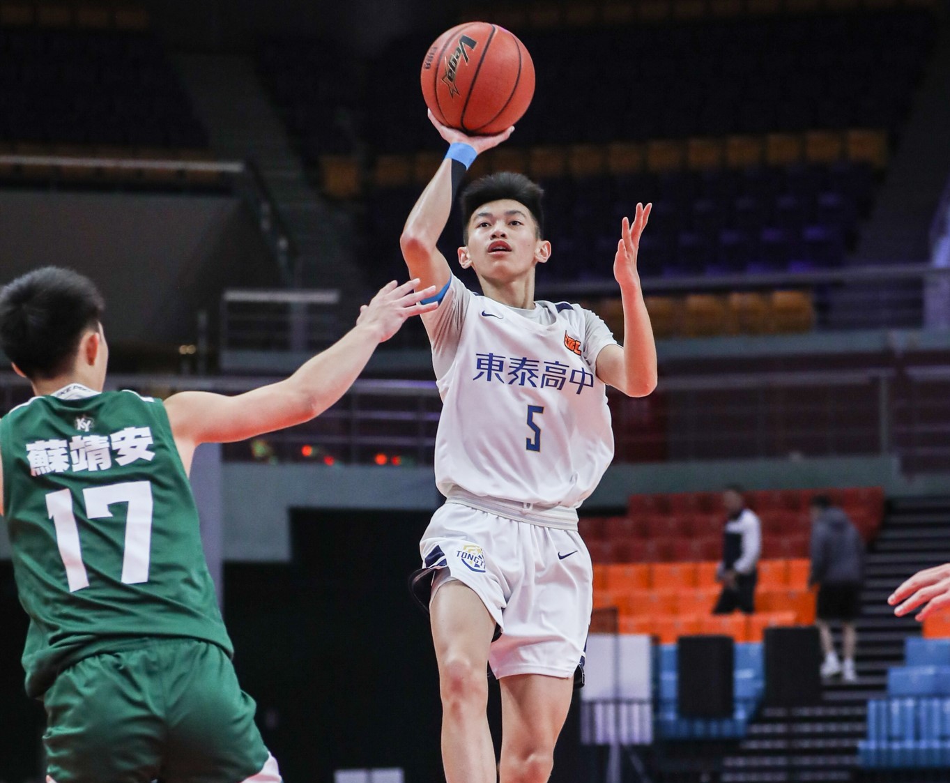 東泰紀伍柏俊25分13籃板10抄截大三元。高中體總提供