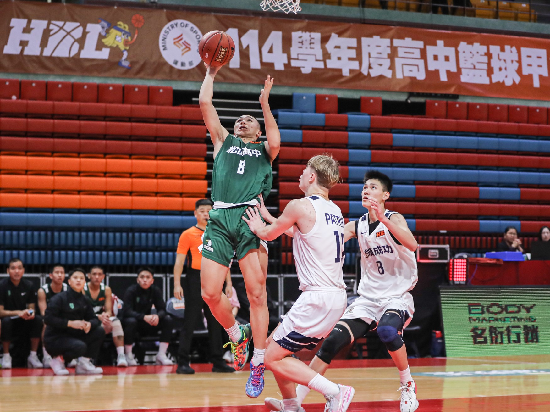 松山一哥劉廷寬4投中2拿32分7籃板及助攻抄截各4。法新社