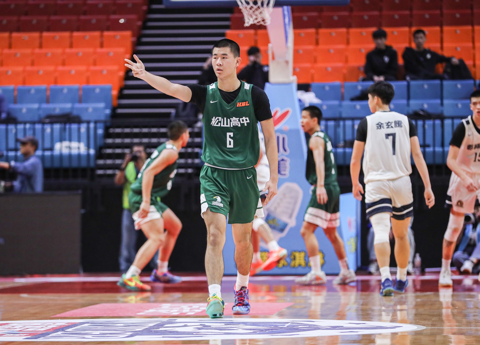 松山任語璿14中8飆31分。高中體總提供