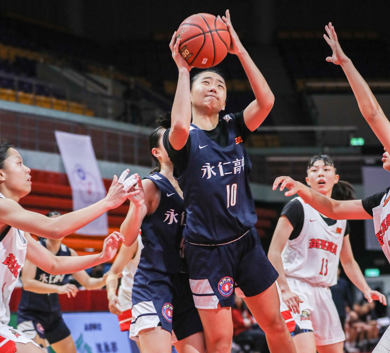 永仁錡芃亞開季雙最高的10分9籃板及2助攻。高中體總提供