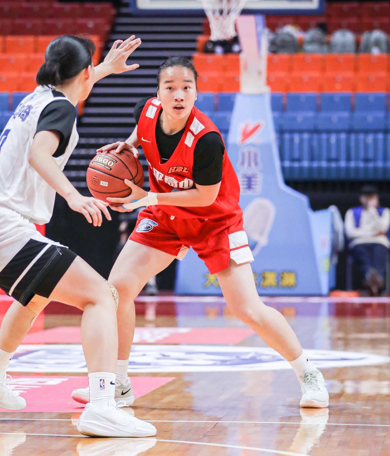 永平馮佳萍18分15籃板雙十。高中體提供