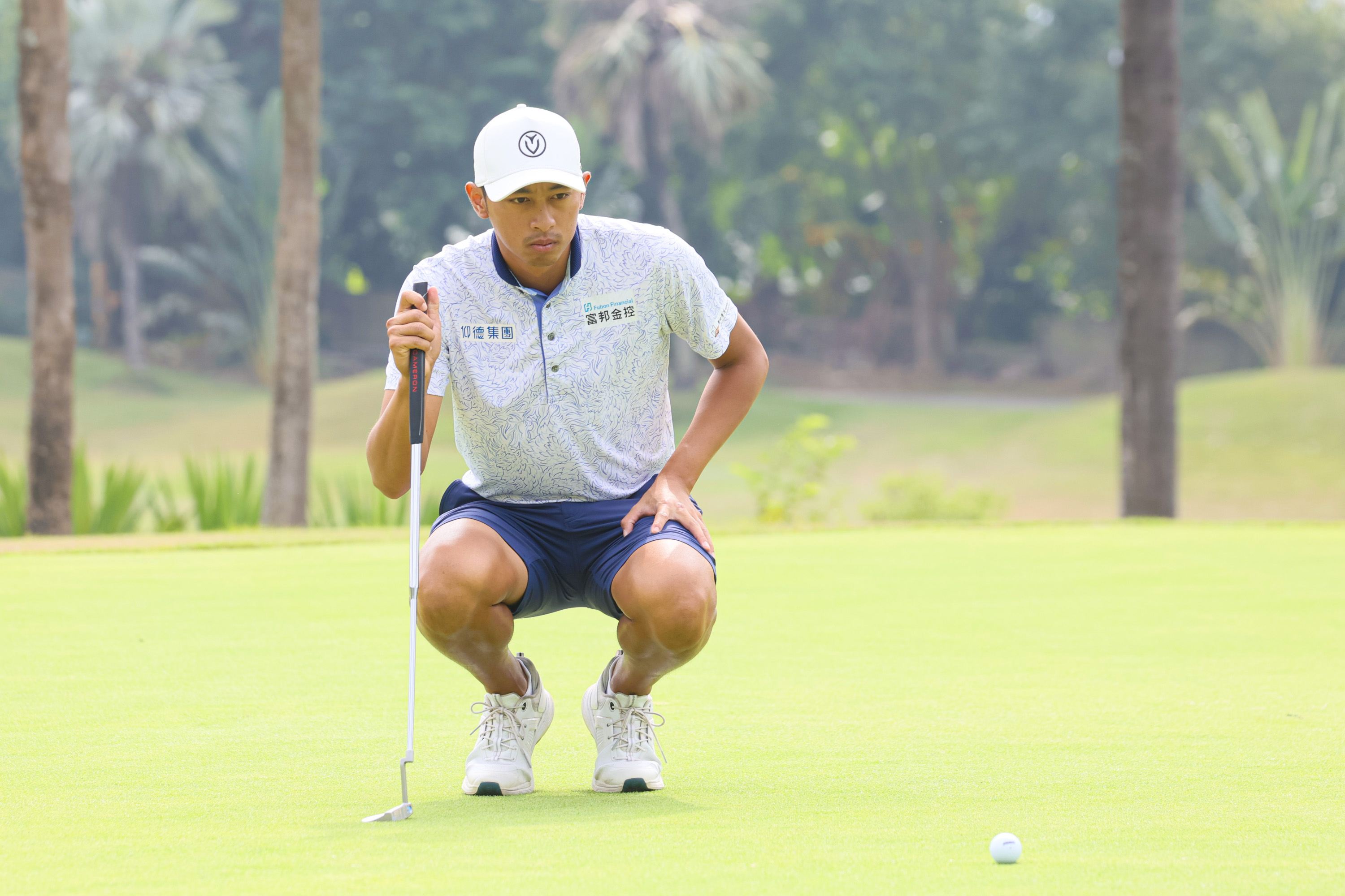 目前台巡獎金排名第一的王偉軒,抓下8鳥無柏忌以64桿-8領先2桿,明天將全力爭奪個人冠軍獎金150萬元。KBS公開賽提供