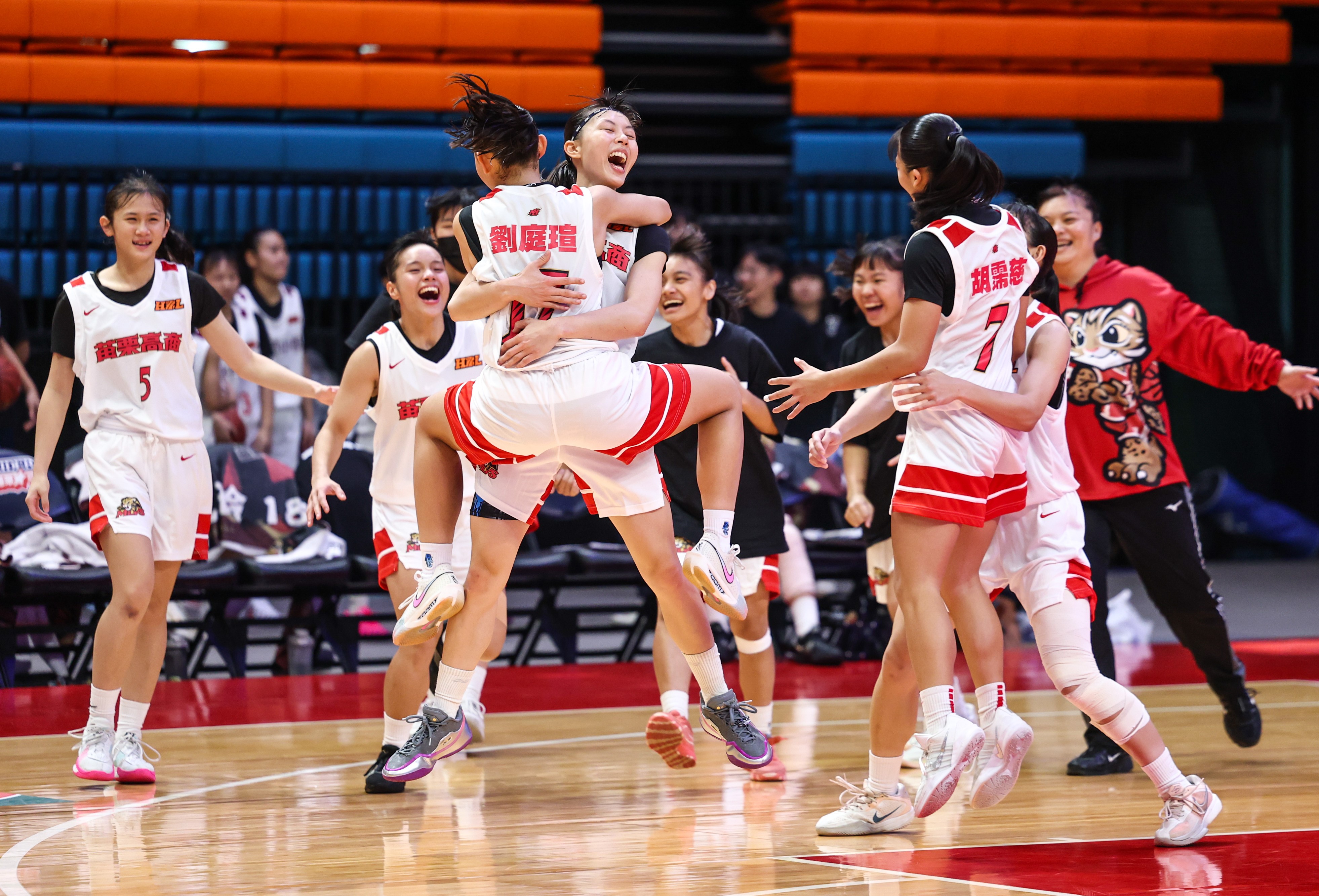 苗商連兩季晉八強。高中體總提供