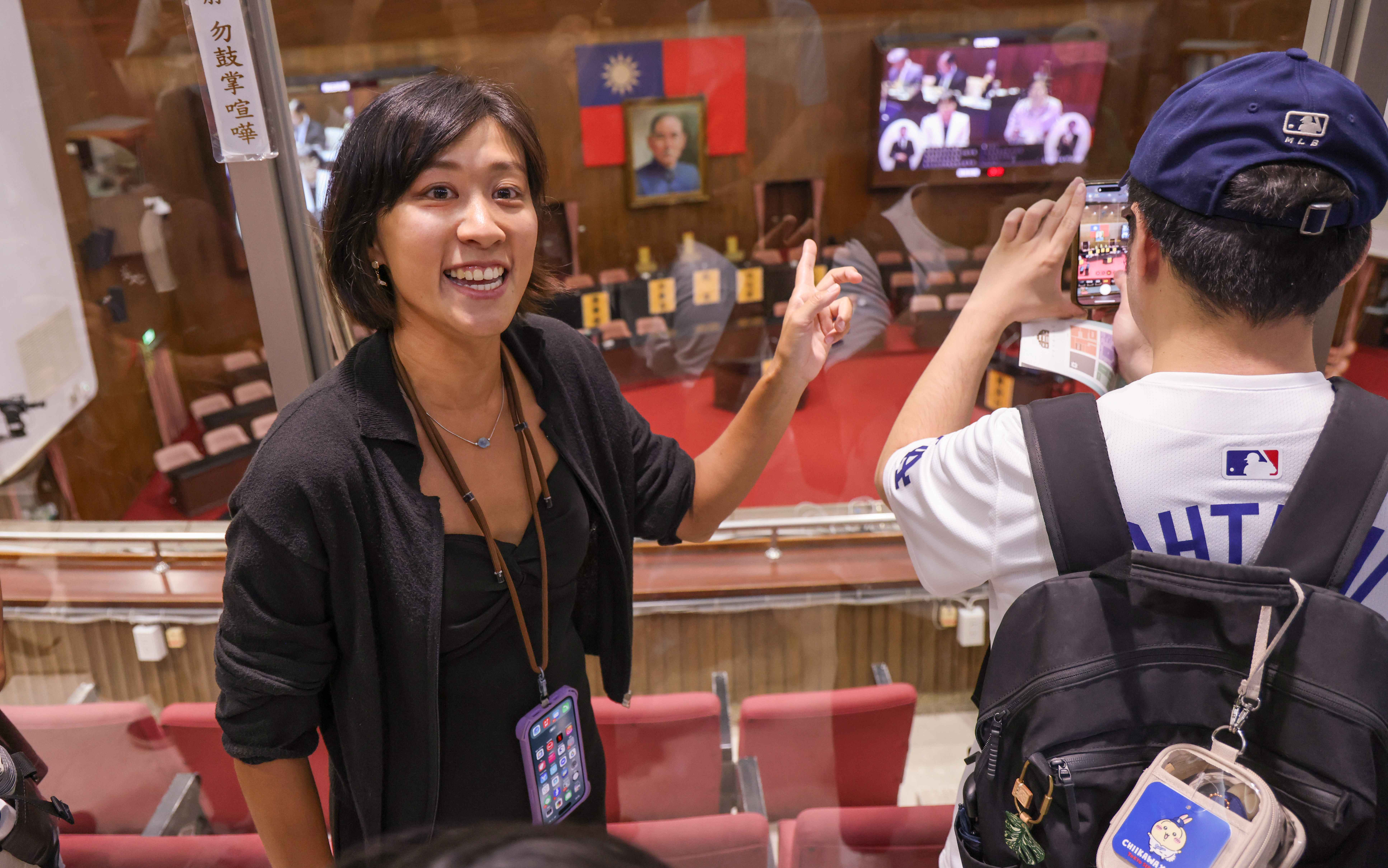 阿彪目前服務於立法院公關室，經常要接觸訪團，並導覽民眾。特約記者 郭運復攝