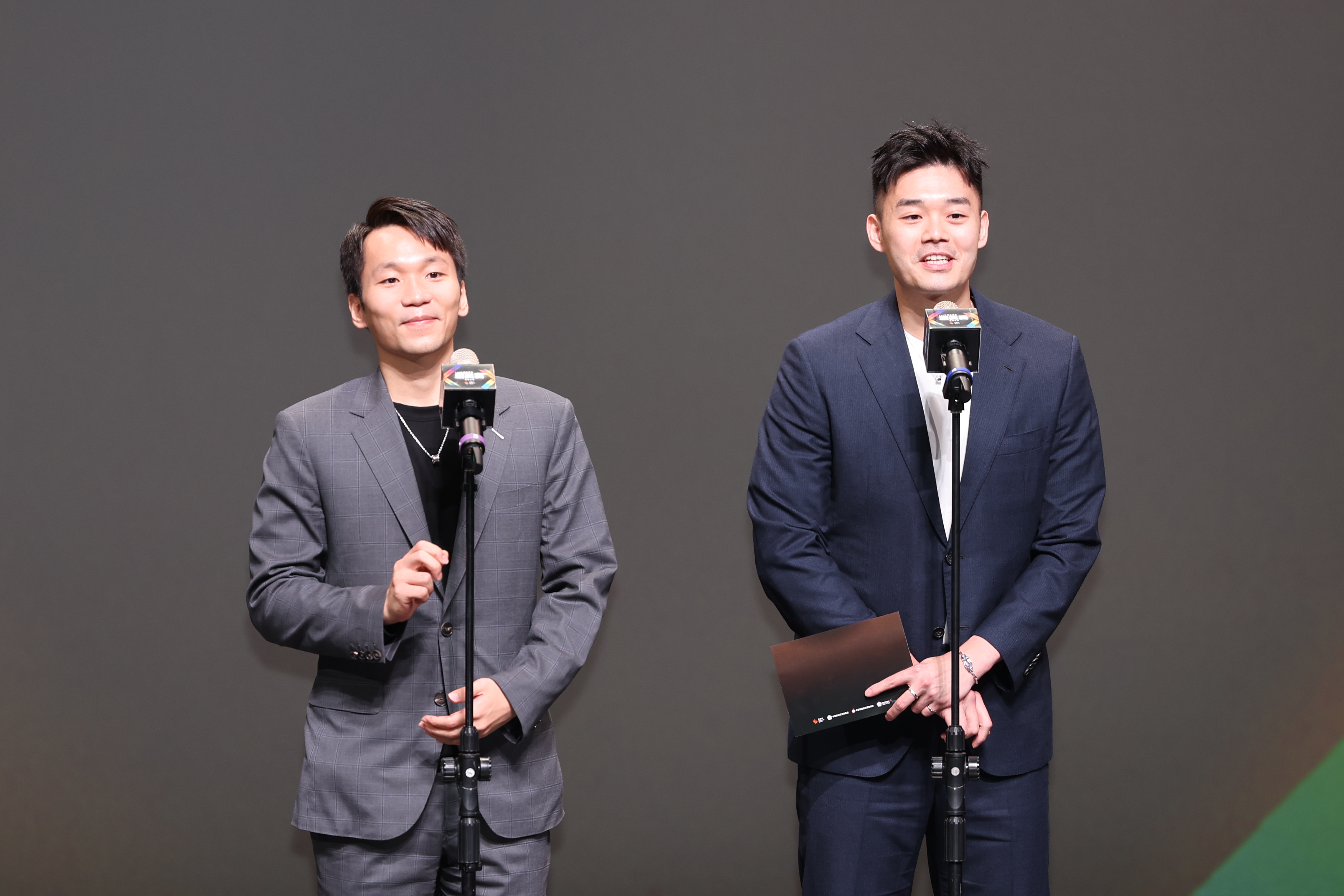 已經升任運動部長李洋(左)與過去搭檔王齊麟一同出席頒獎。李天助攝