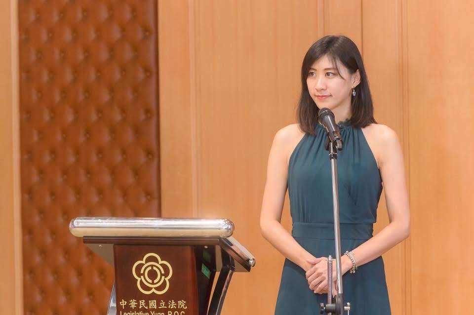 剛進立法院時白皙的模樣。阿彪提供