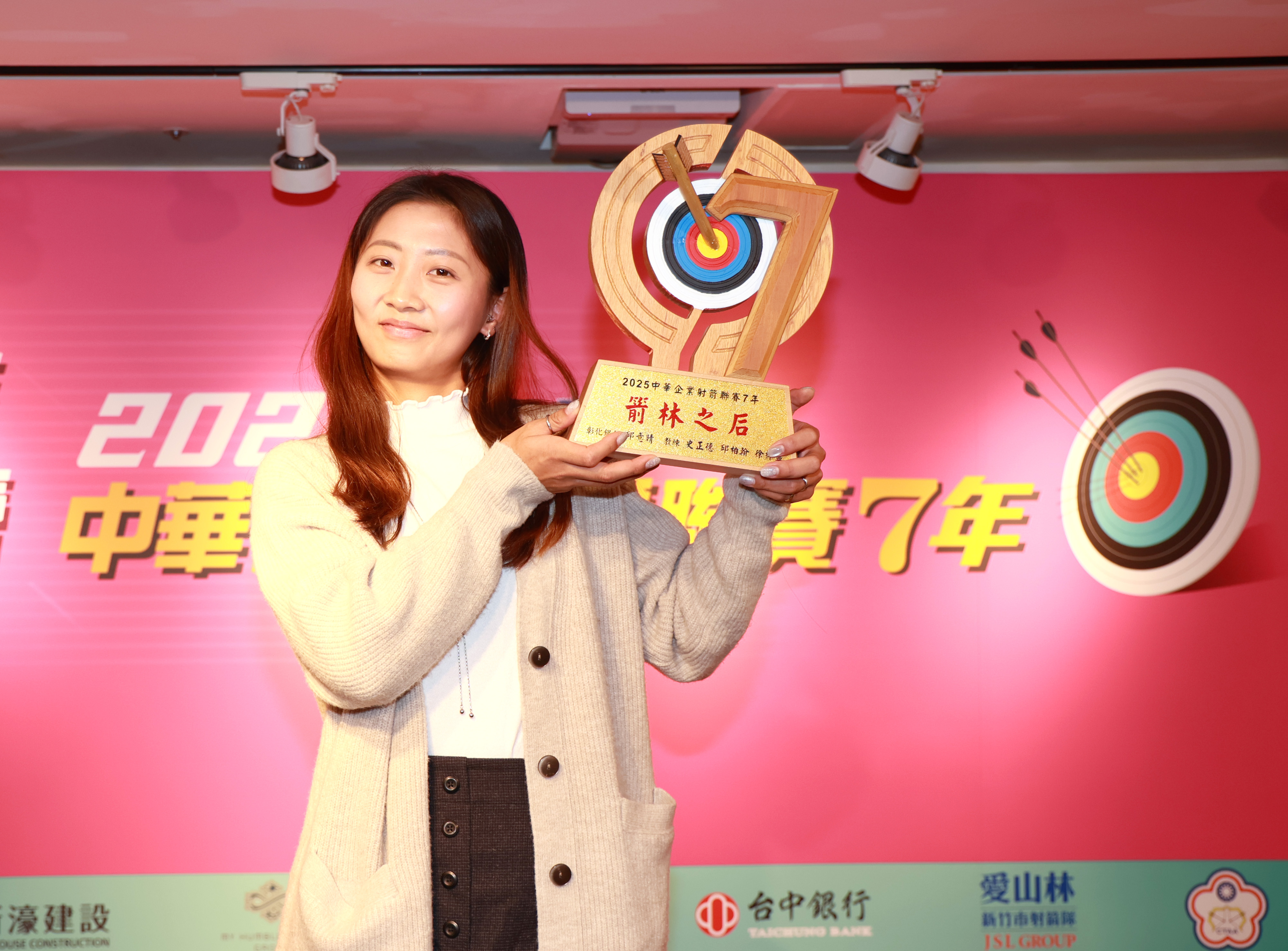 22歲前巴黎奧運國手邱意晴更締造賽季首位14戰全勝紀錄。射箭協會提供