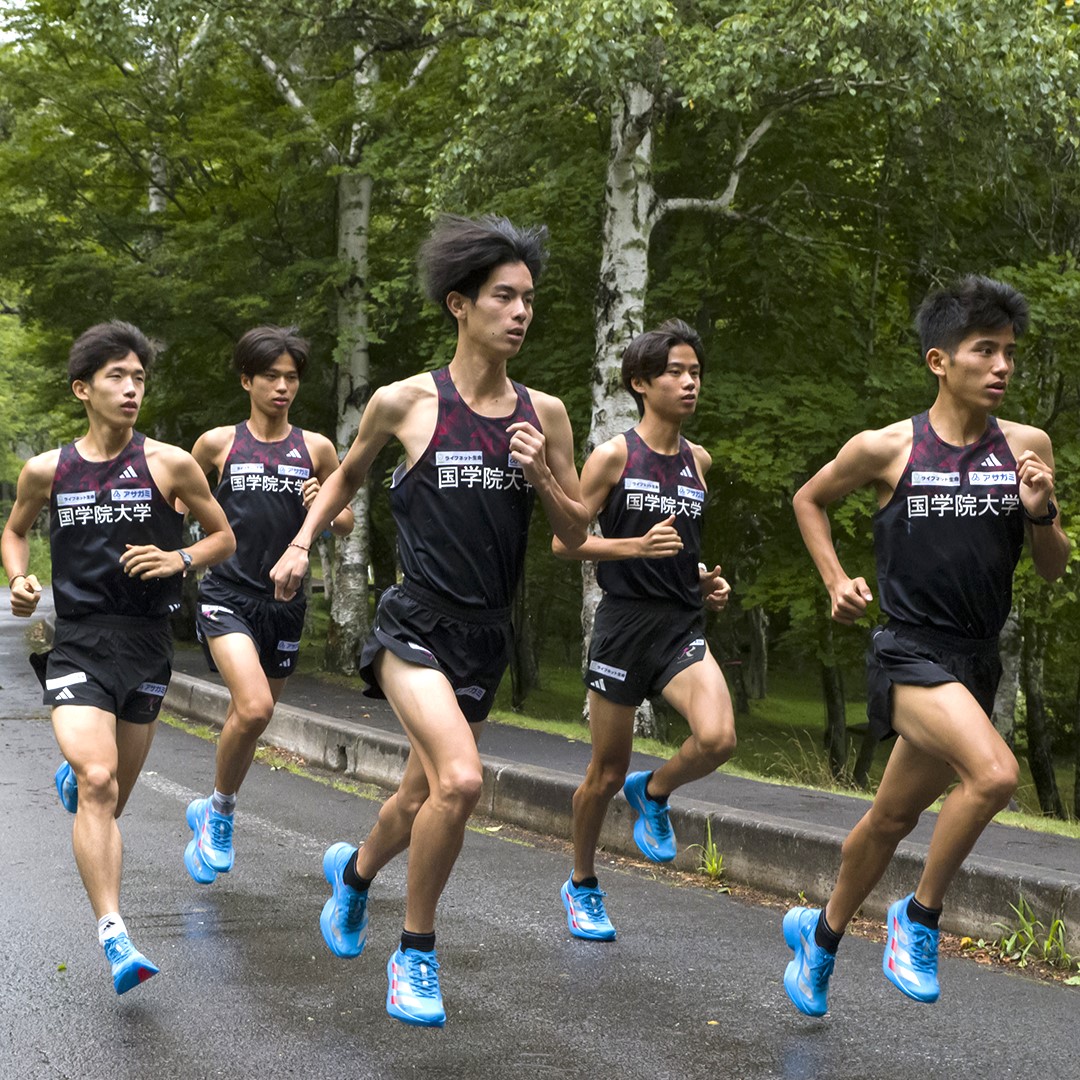 以箱根驛傳賽事終點蘆之湖色彩為靈感,adidas為Adizero系列打造限定新色飛躍湖影。官方提供