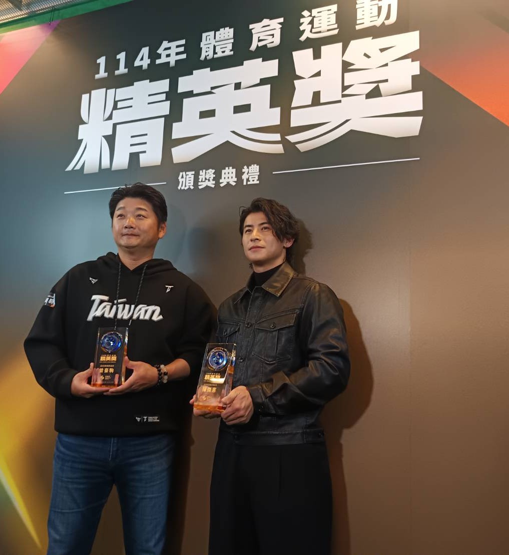 曾豪駒(左)和陳傑憲分別獲得最佳教練和最佳男子運動員獎。詹健全攝