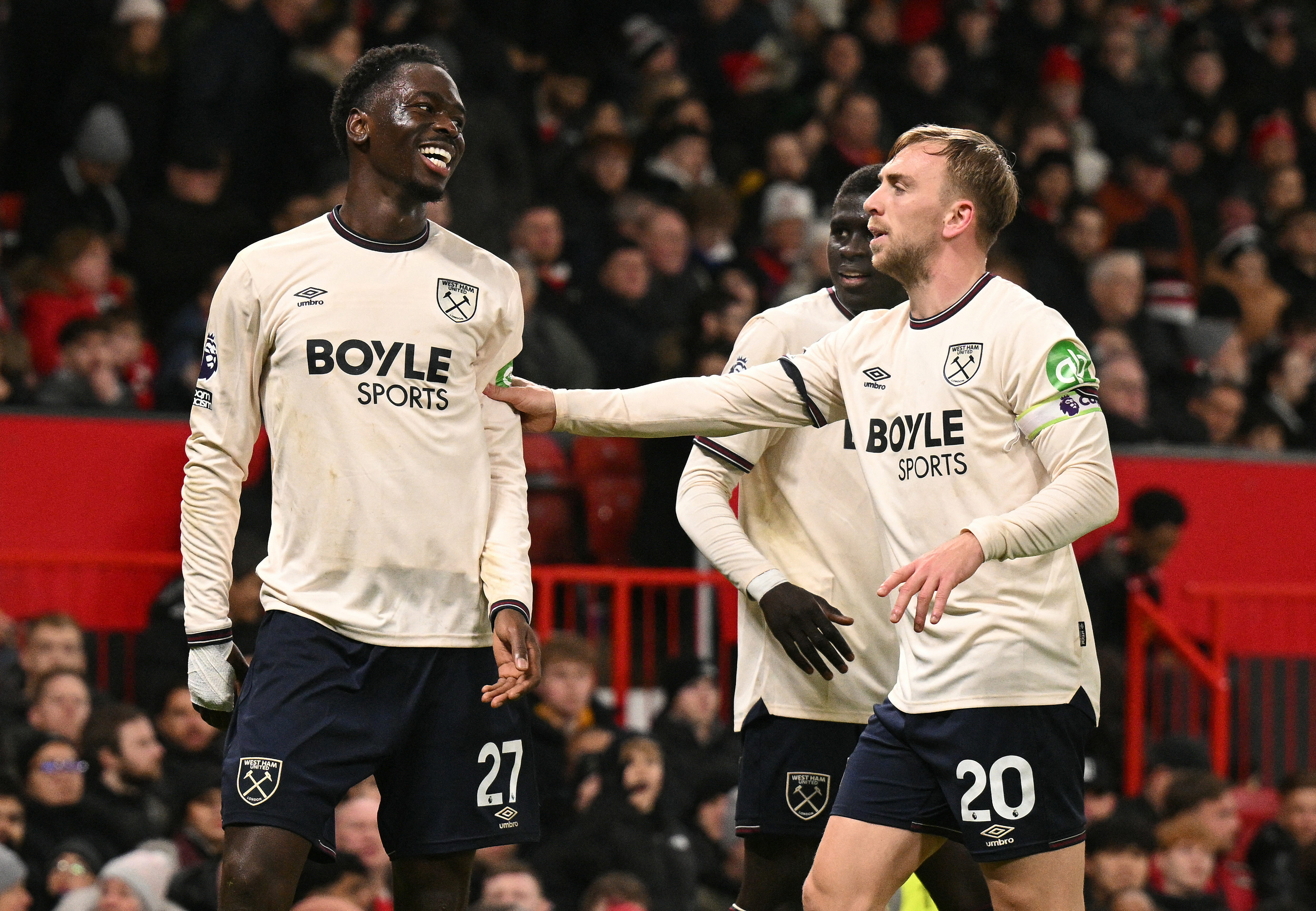 西漢姆聯的馬加沙 (Soungoutou Magassa，左1) 在83分鐘藉角球攻勢扳平比分。法新社