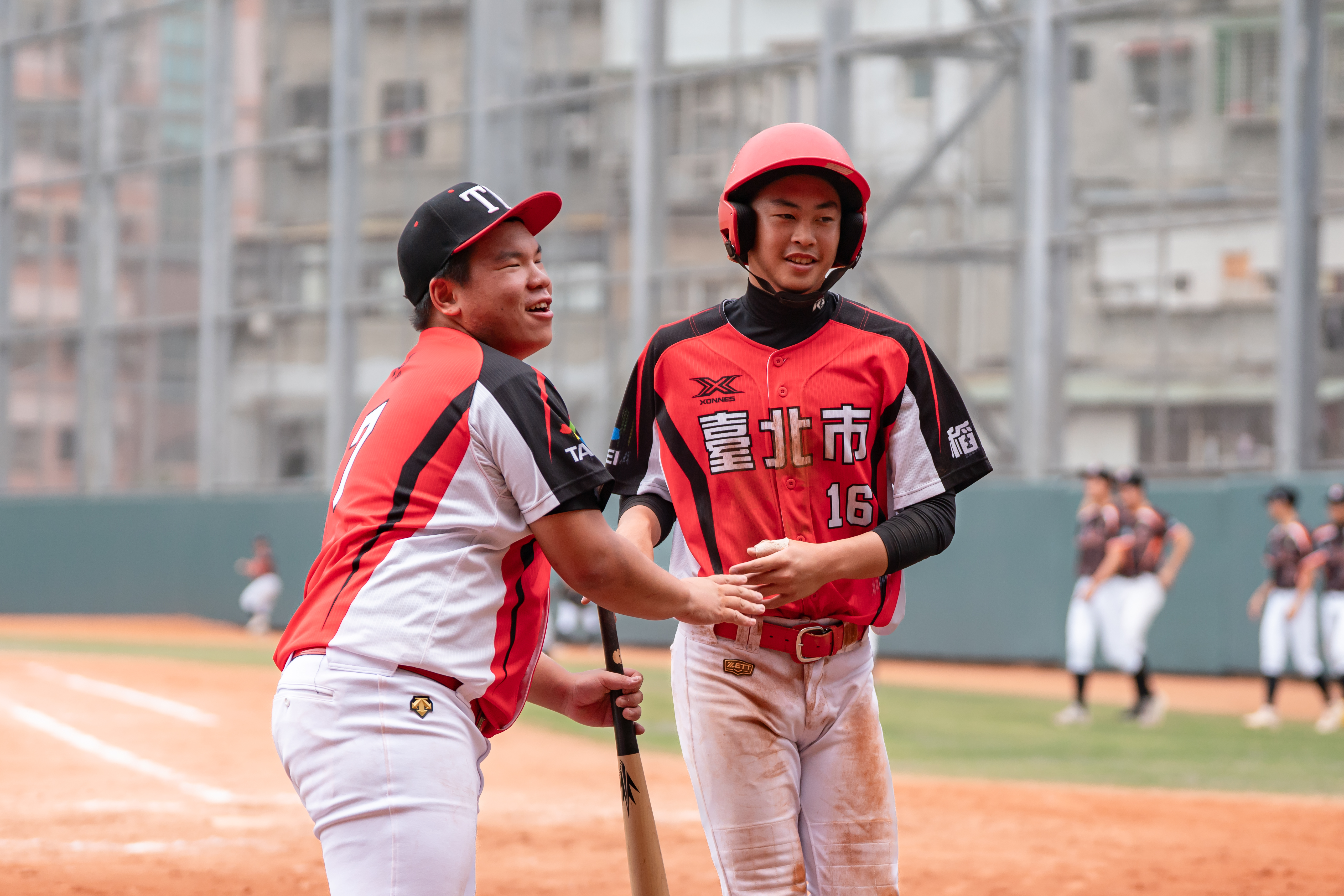 陳昱豪（右）三壘安打帶有3打點。大會提供