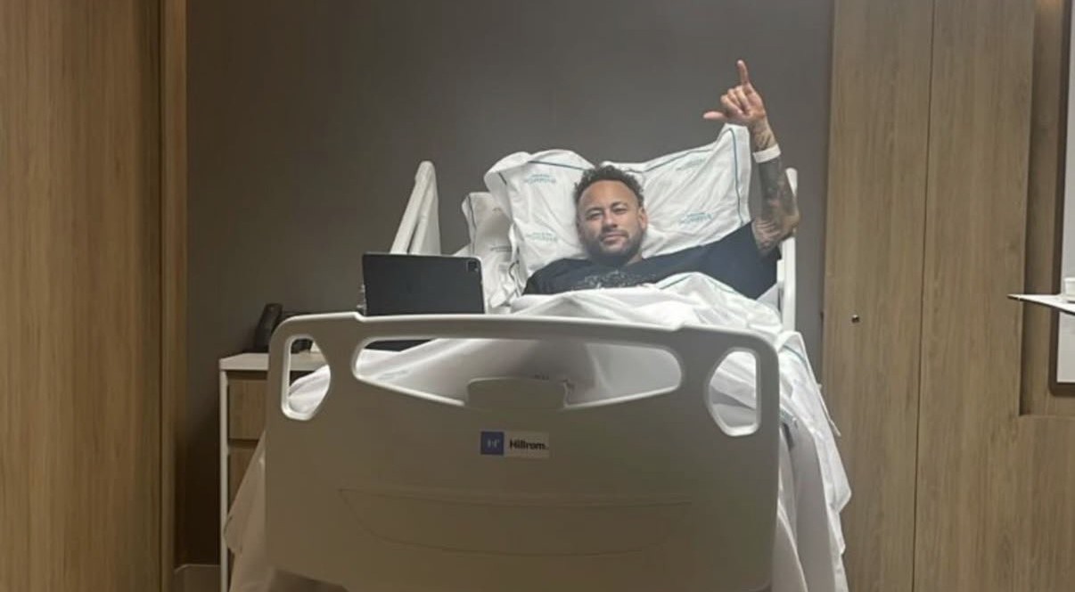 內馬爾成功進行膝部手術。摘自推特