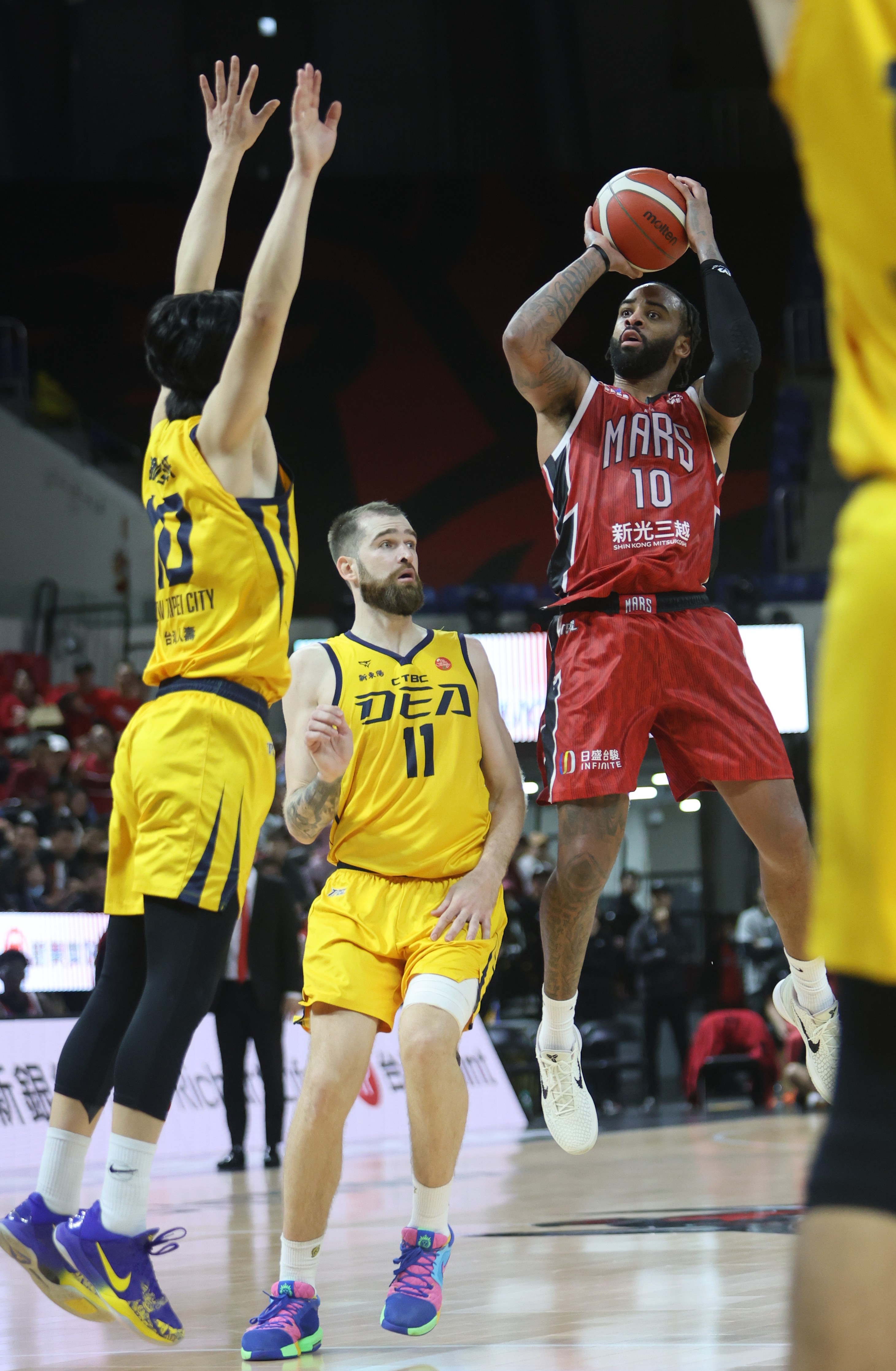 戰神基德三分線前12次出手僅進一球。陳楷攝