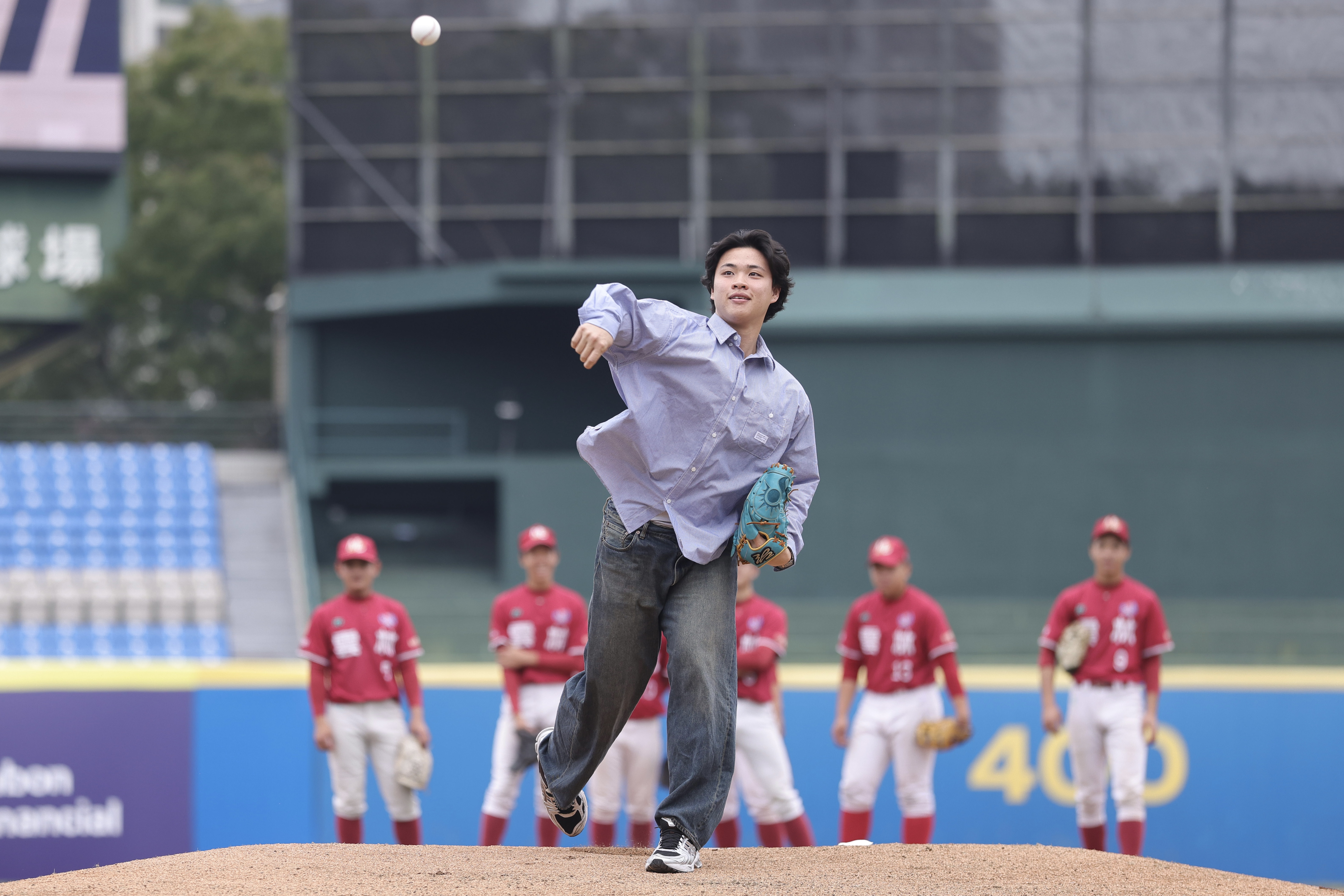 孫易磊開球。大會提供