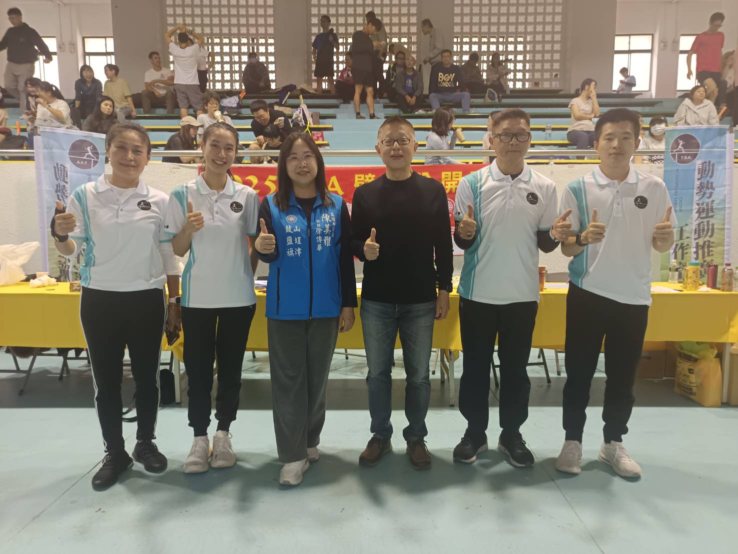 TSA壁球公開賽開幕典禮由高雄市壁球委員會會長黃慶隆(右3)等貴賓到場。TSA動勢運動推廣工作室提供