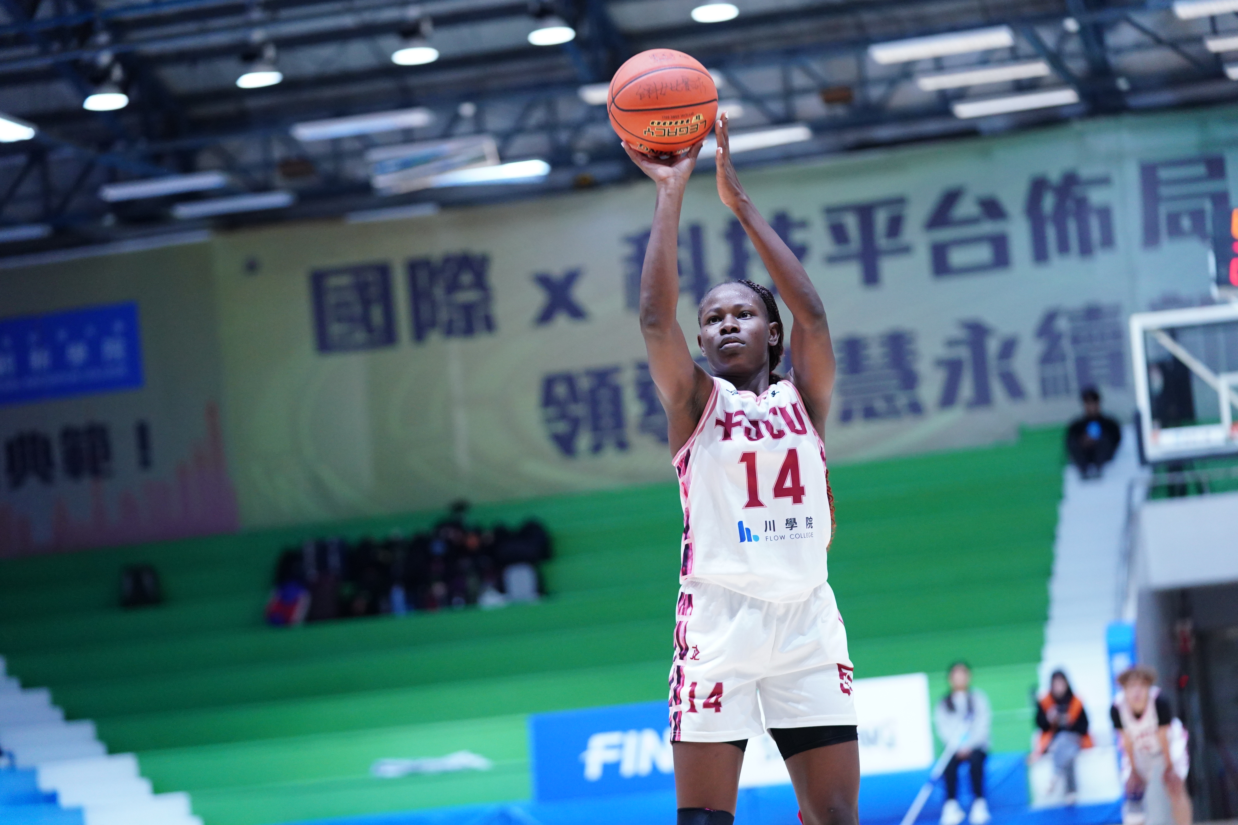 輔仁大學柯洛薇15分20籃板。大專體總提供