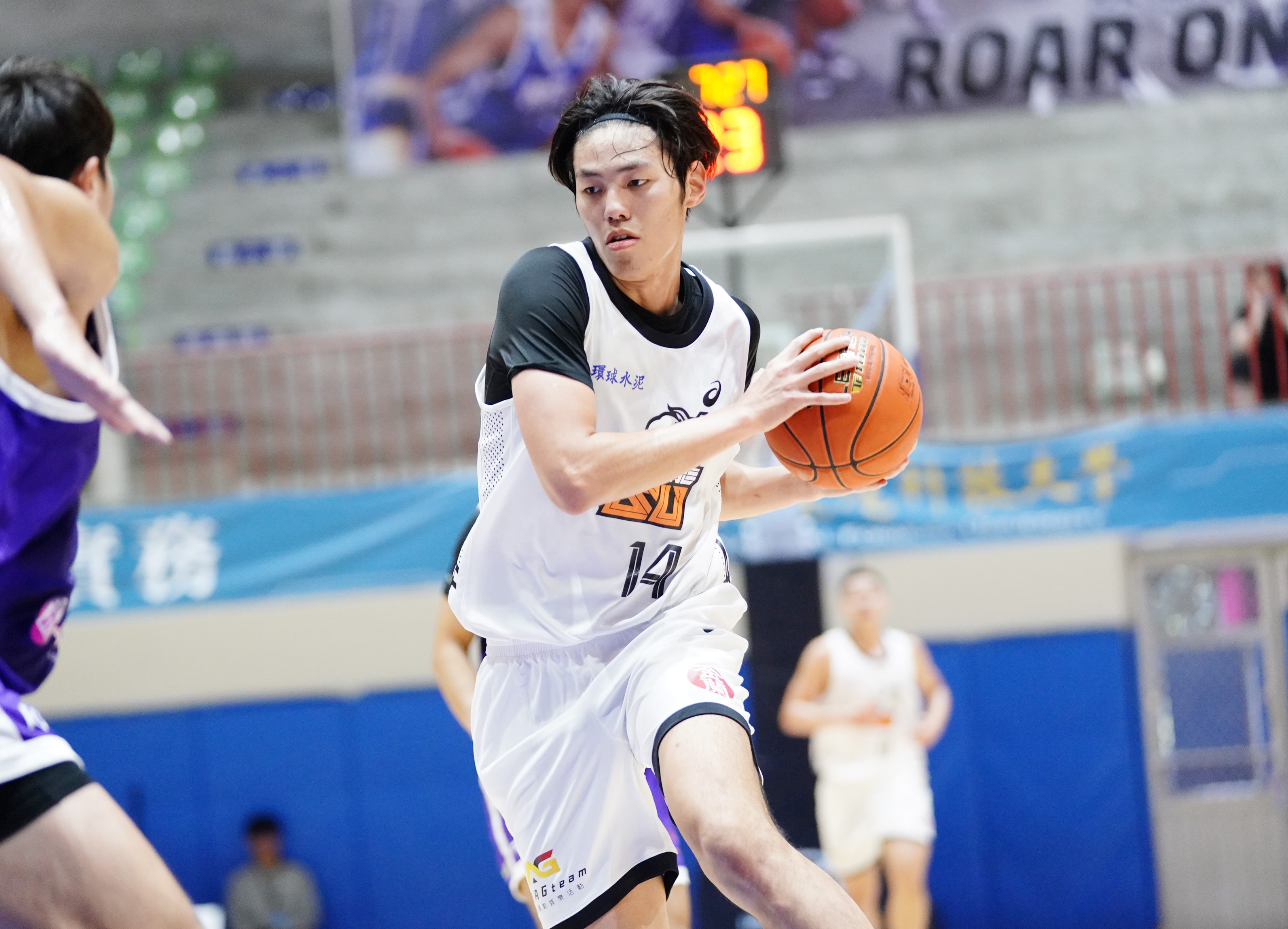 國立體大胡晉豪13分10籃板。大專體總提供